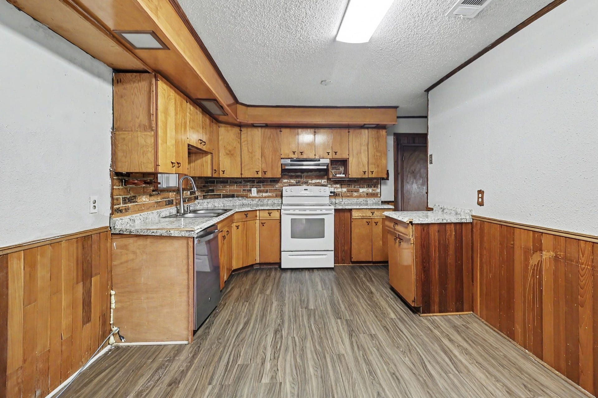 901 Westmont Drive, Houston, TX 77015 901 Westmont Drive, Houston, TX 77015