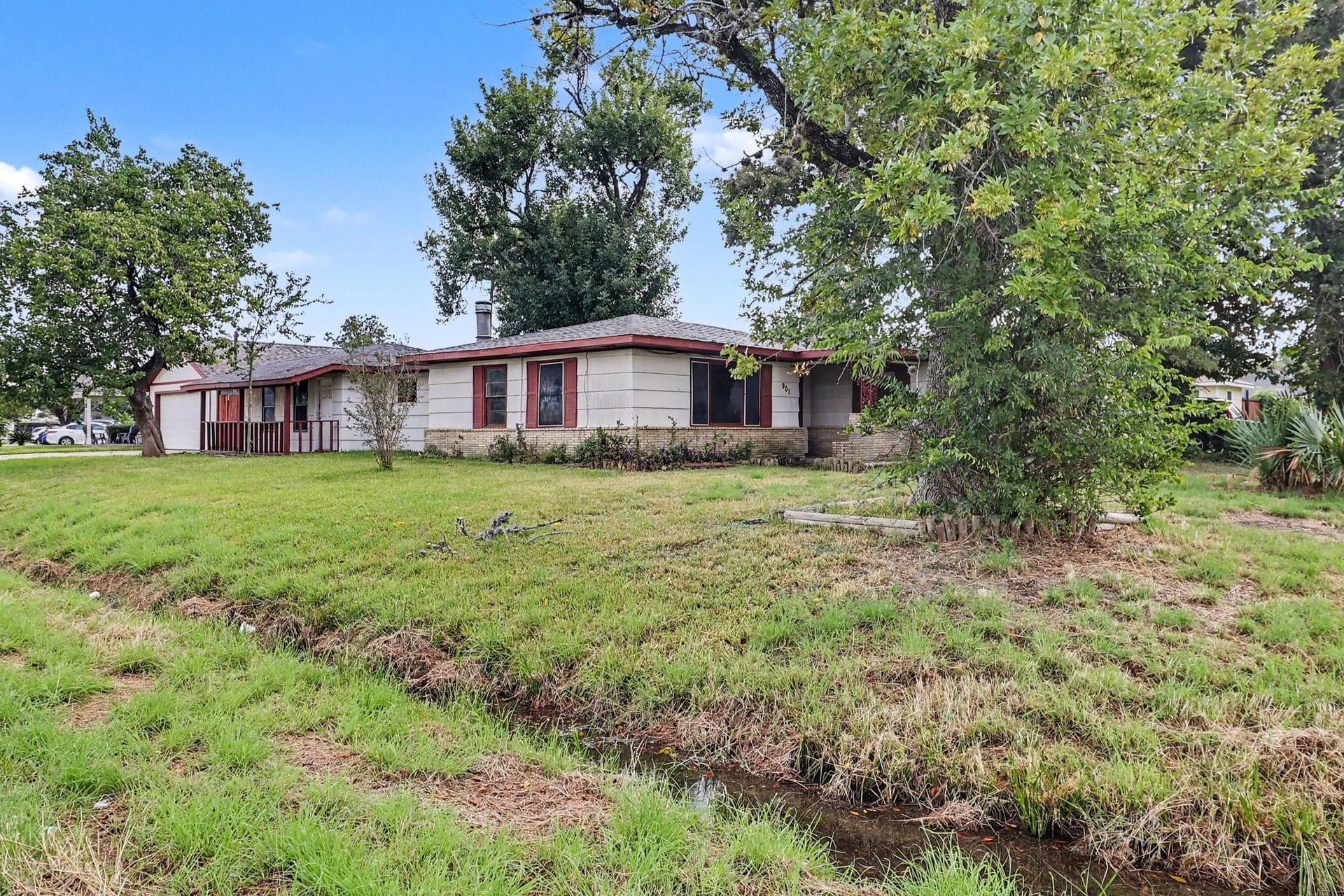 901 Westmont Drive, Houston, TX 77015 901 Westmont Drive, Houston, TX 77015