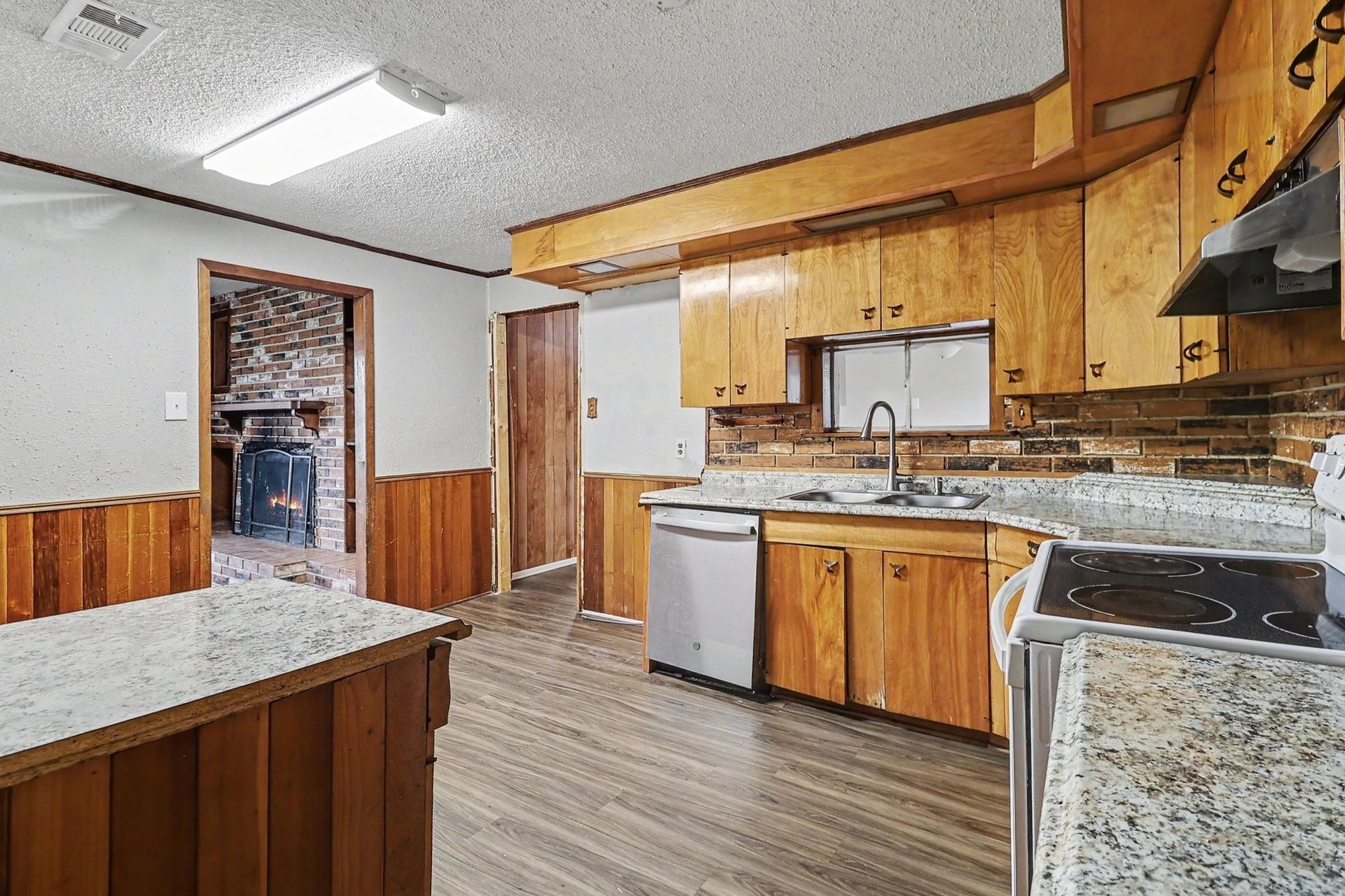 901 Westmont Drive, Houston, TX 77015 901 Westmont Drive, Houston, TX 77015