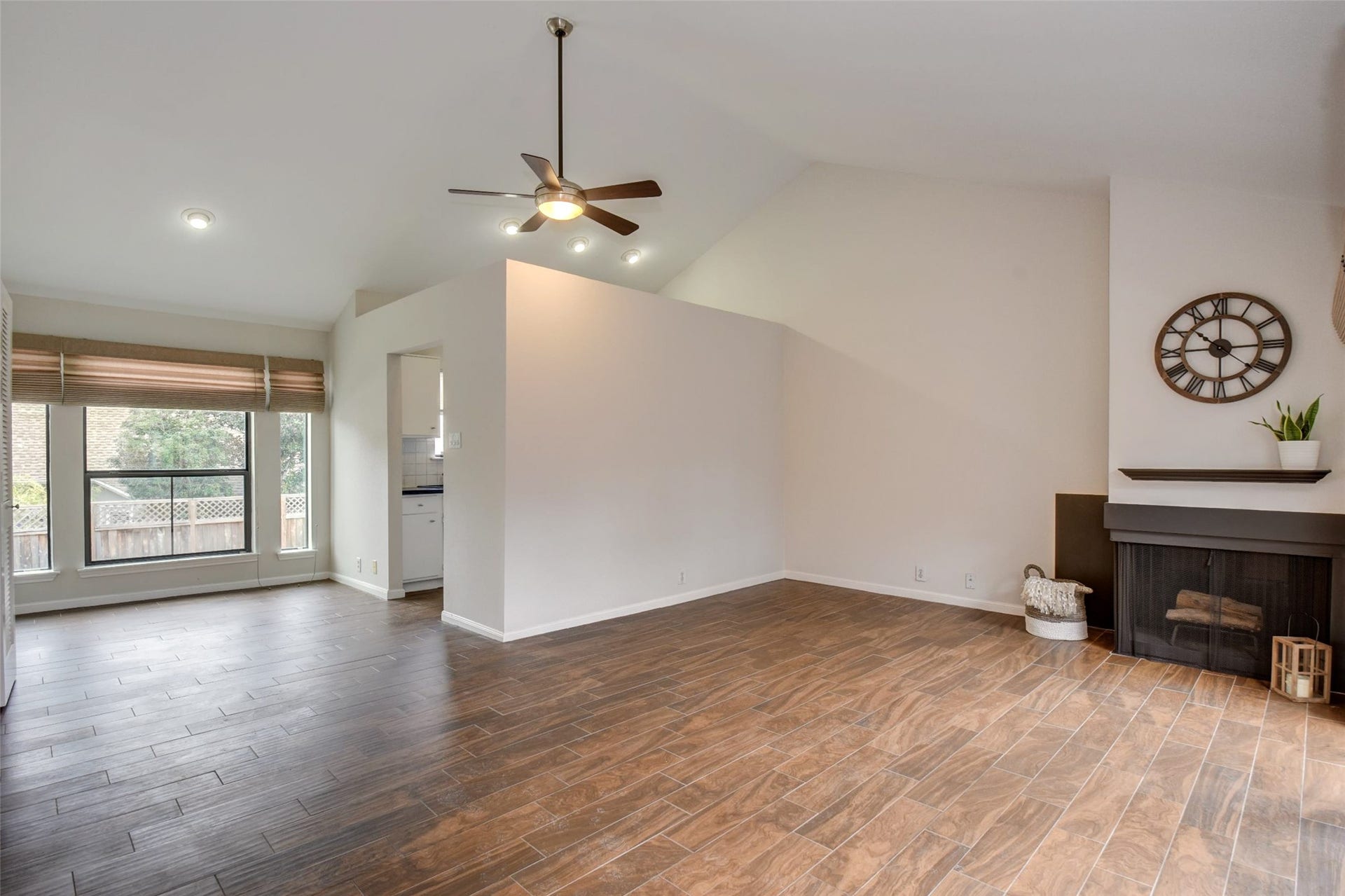 2829 Timmons Lane, #138, Houston, TX 77027 Welcome Home!