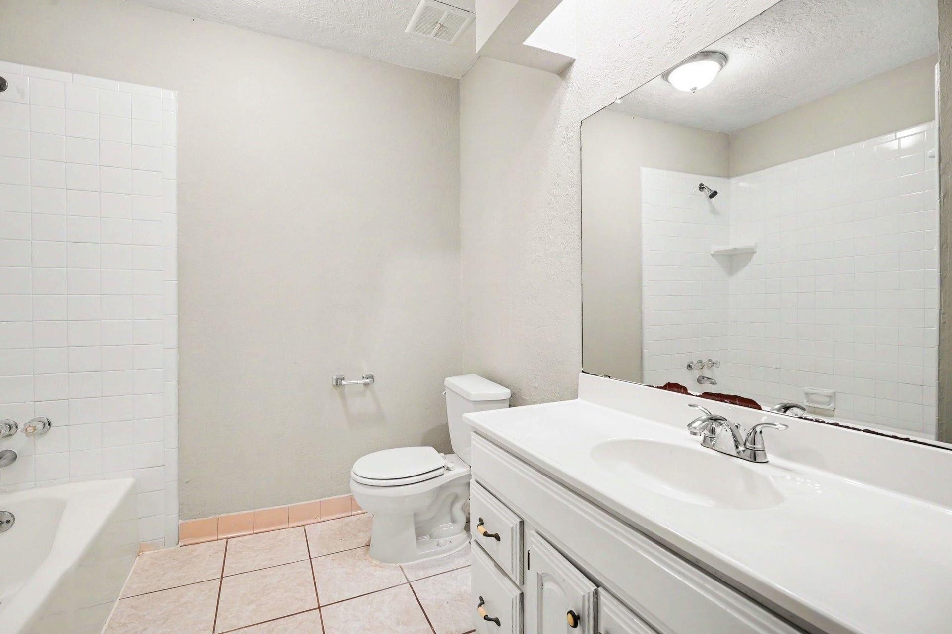 5127 Royal Parkway, Friendswood, TX 77546 5127 Royal Parkway, Friendswood, TX 77546