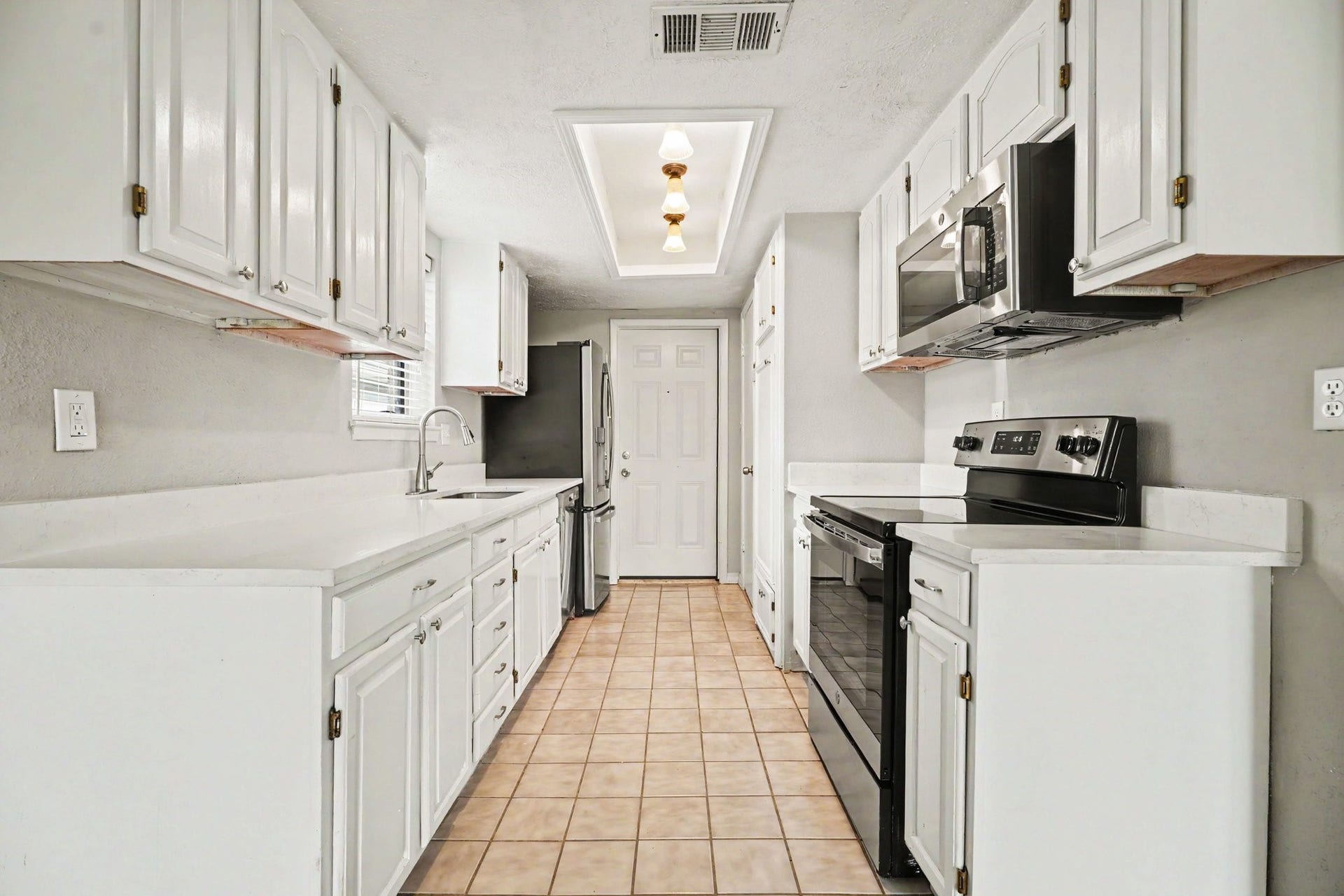 5127 Royal Parkway, Friendswood, TX 77546 5127 Royal Parkway, Friendswood, TX 77546