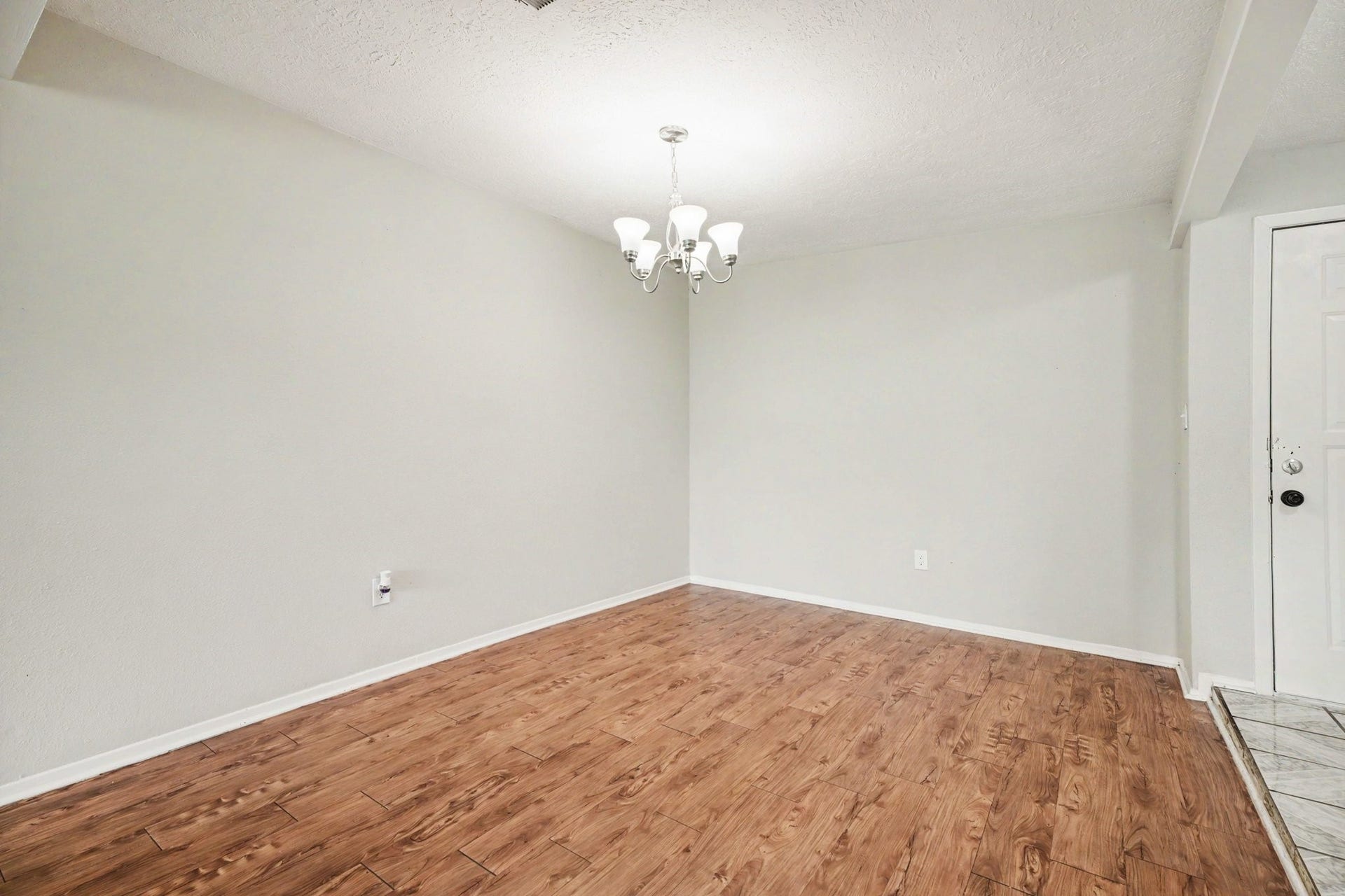 5127 Royal Parkway, Friendswood, TX 77546 5127 Royal Parkway, Friendswood, TX 77546