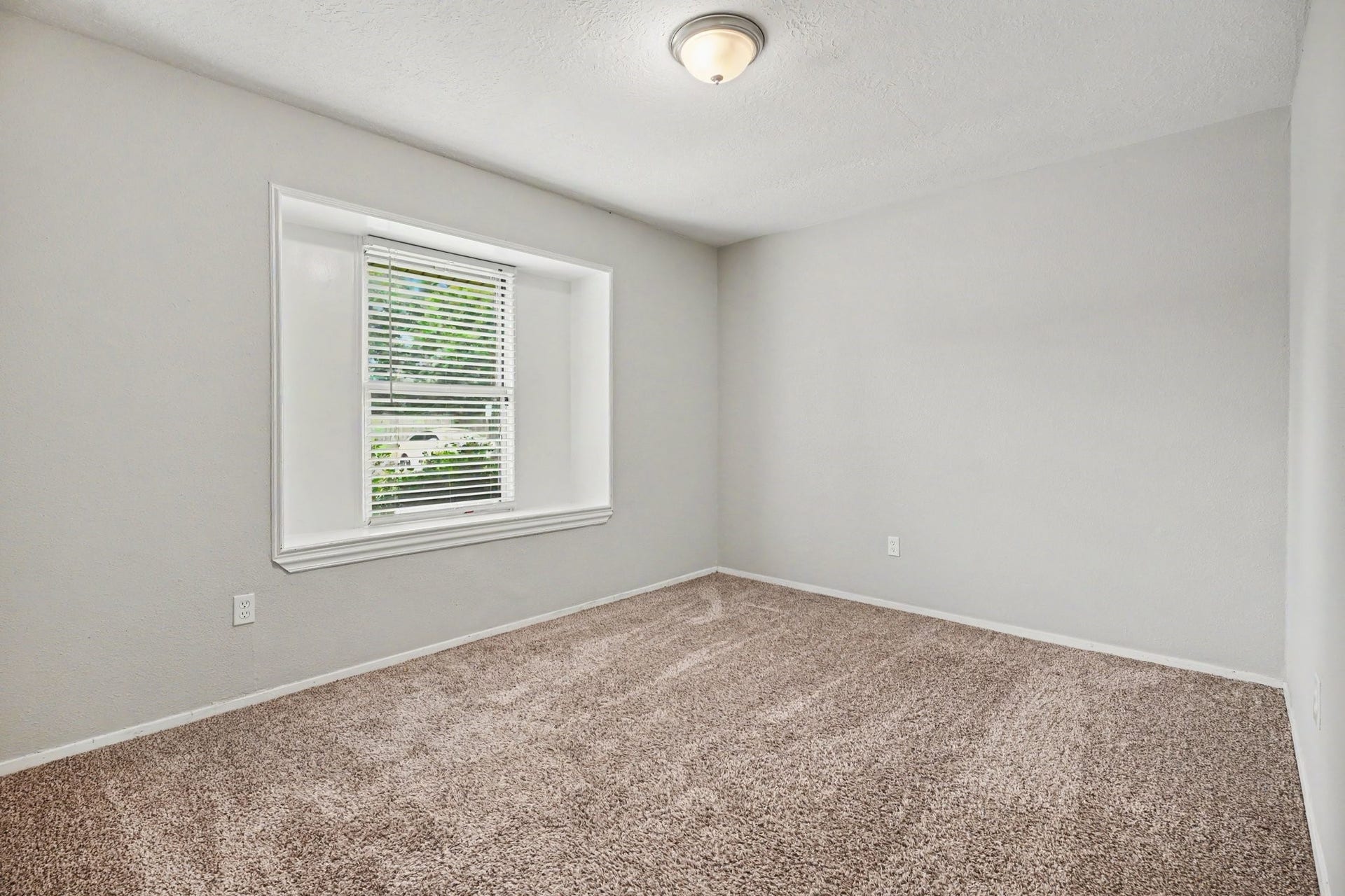 5127 Royal Parkway, Friendswood, TX 77546 5127 Royal Parkway, Friendswood, TX 77546