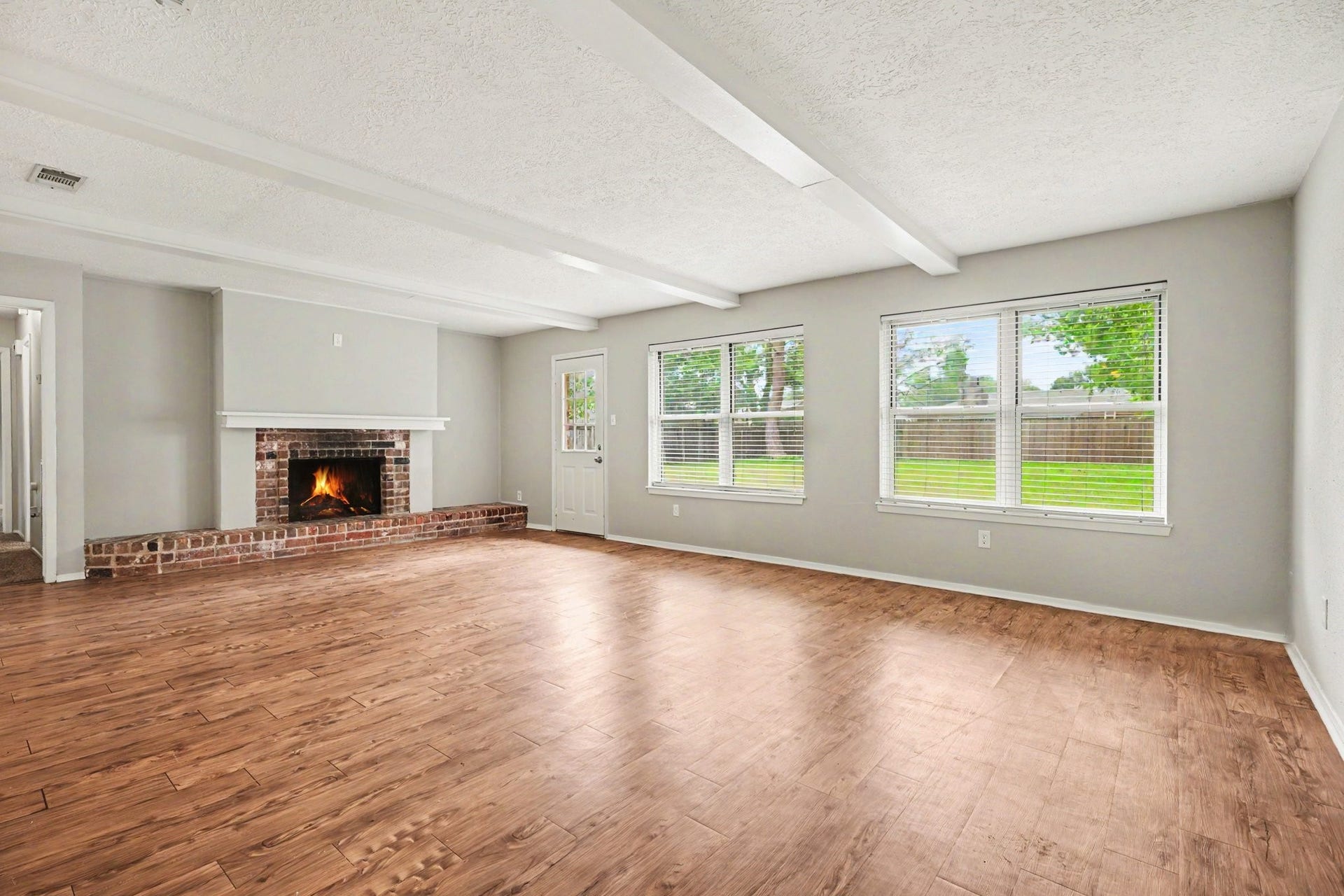 5127 Royal Parkway, Friendswood, TX 77546 5127 Royal Parkway, Friendswood, TX 77546