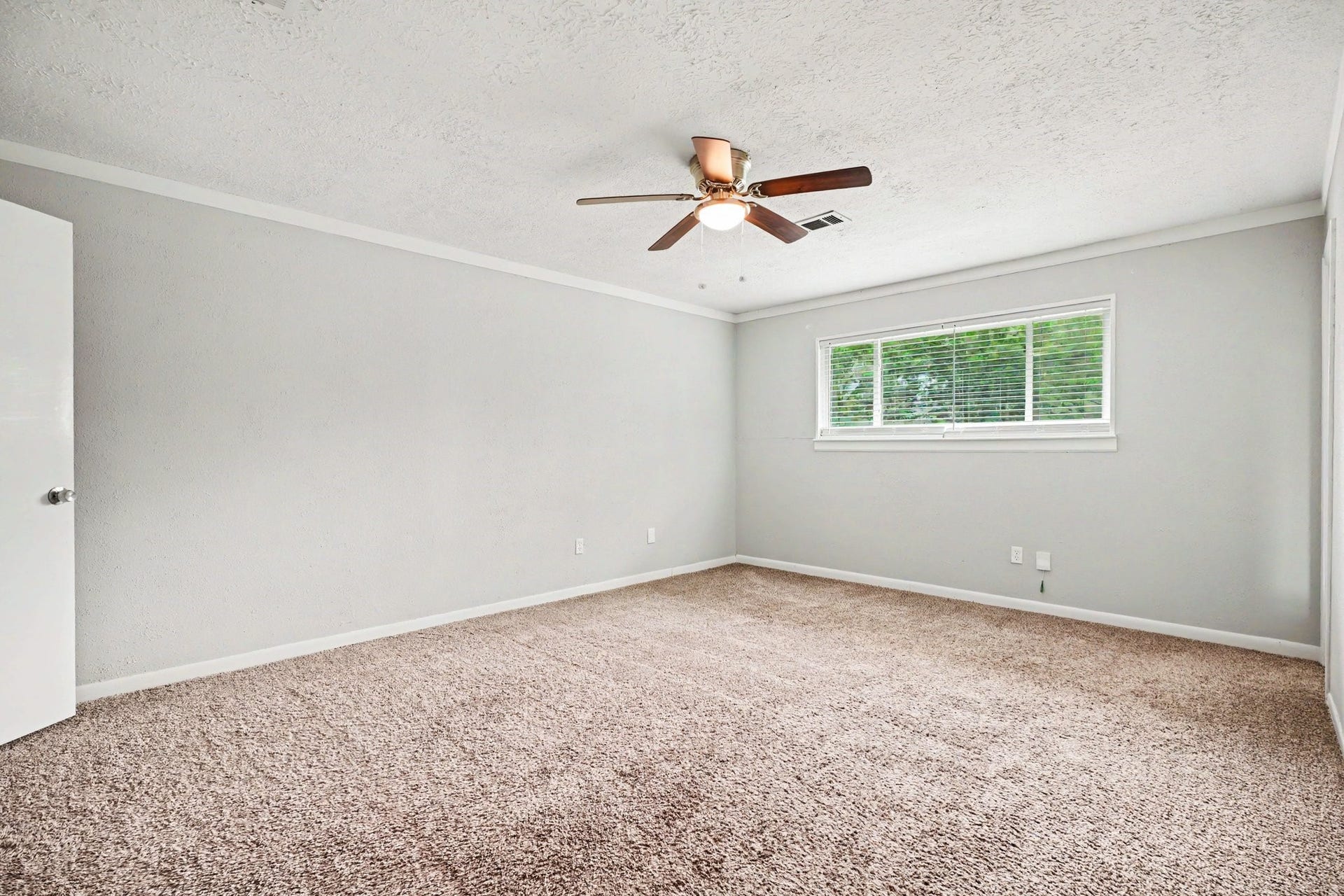 5127 Royal Parkway, Friendswood, TX 77546 5127 Royal Parkway, Friendswood, TX 77546