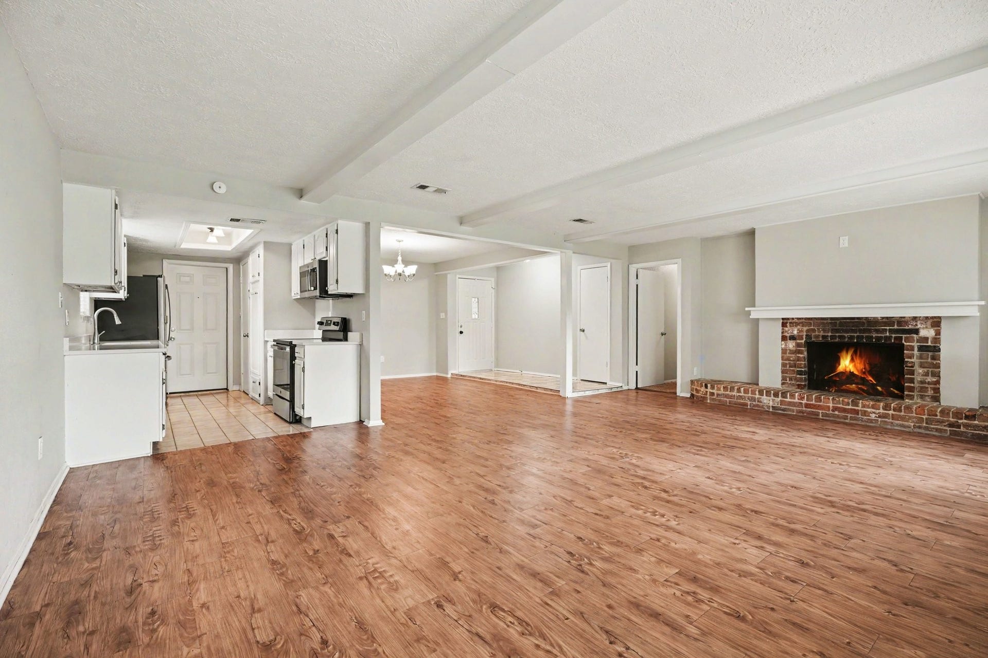 5127 Royal Parkway, Friendswood, TX 77546 5127 Royal Parkway, Friendswood, TX 77546