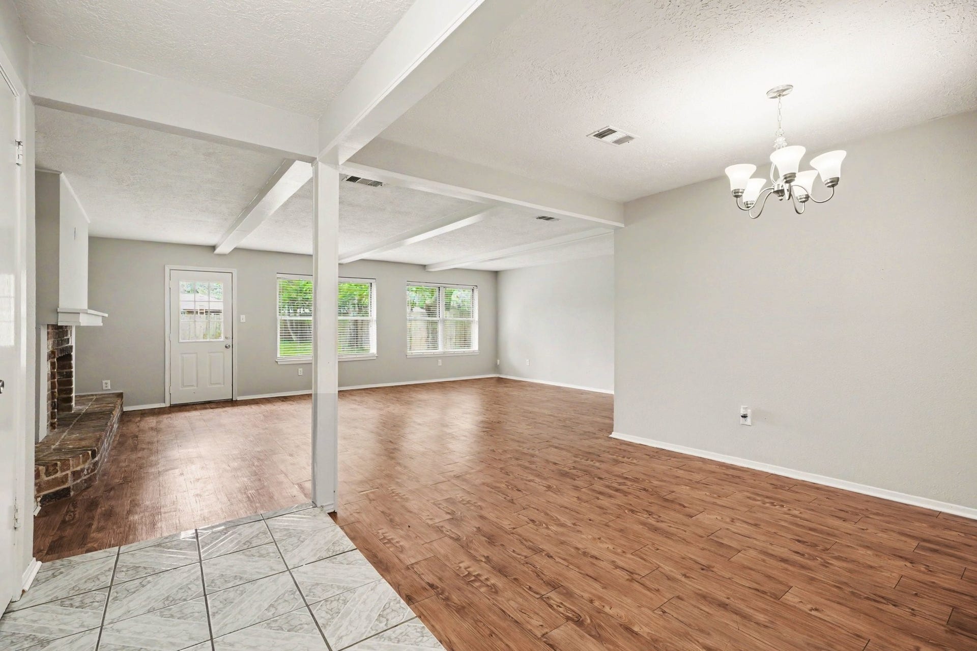 5127 Royal Parkway, Friendswood, TX 77546 5127 Royal Parkway, Friendswood, TX 77546