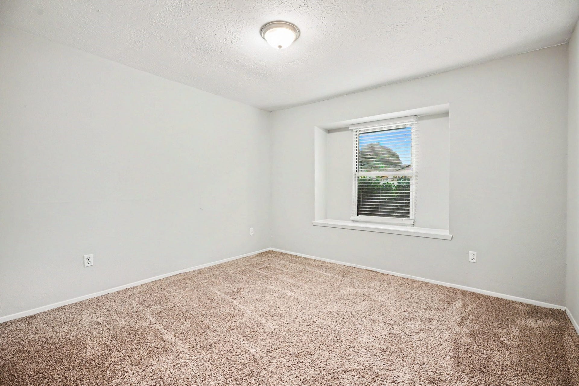 5127 Royal Parkway, Friendswood, TX 77546 5127 Royal Parkway, Friendswood, TX 77546