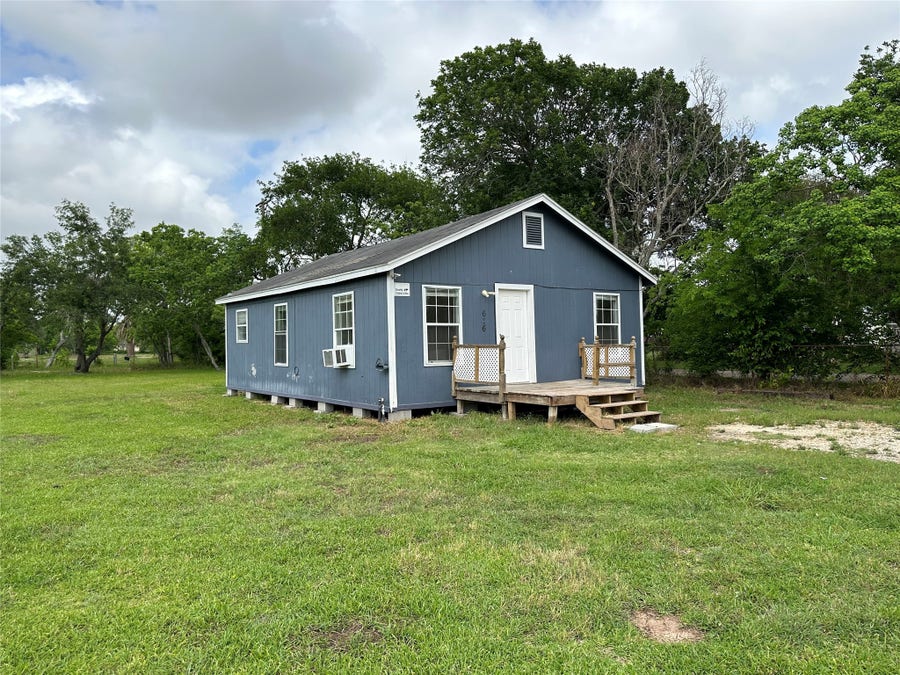 Property photo for 626 W 7th Street, Freeport, TX