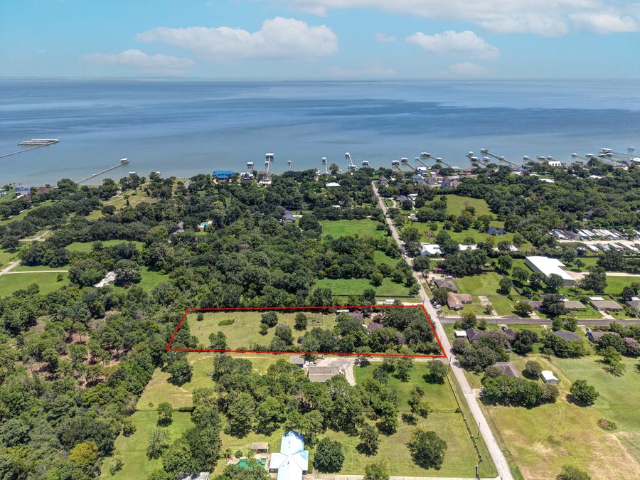 Property photo for 424 Middleton Street, Bacliff, TX