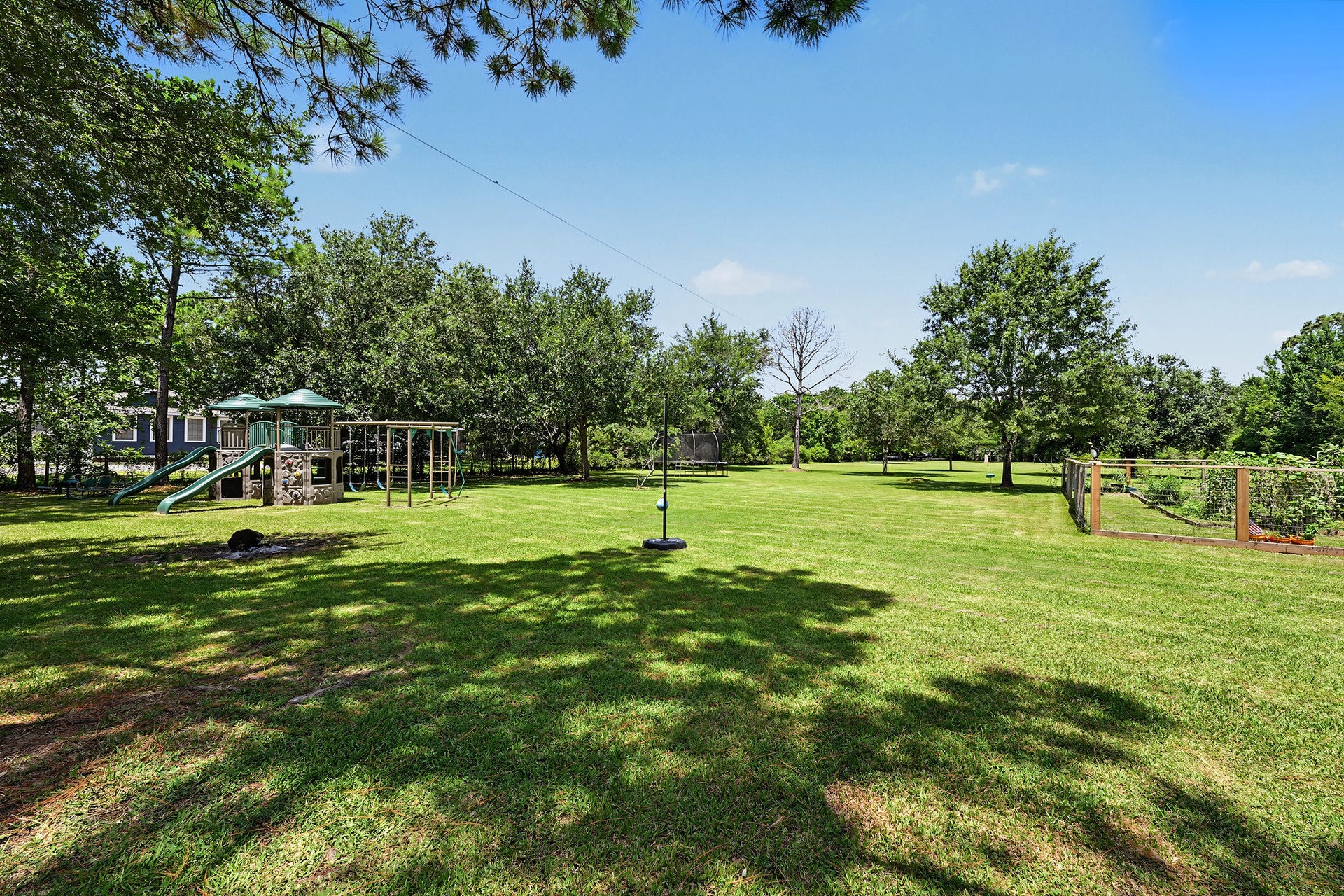424 Middleton Street, Bacliff, TX 77518 The property offers an installed commercial grade play structure and fenced garden!