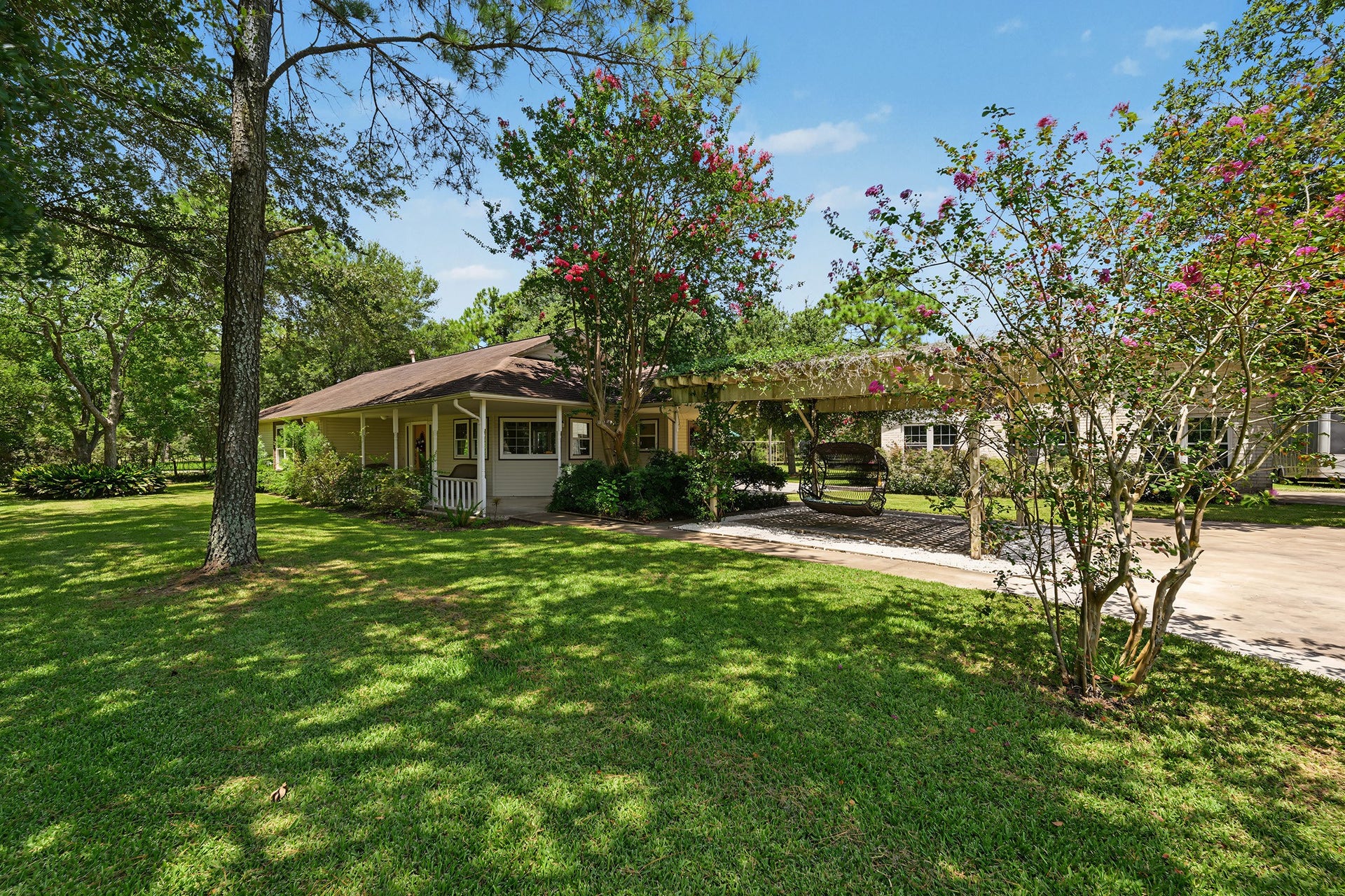 424 Middleton Street, Bacliff, TX 77518 Lovely pergola with swing to relax on nice days!