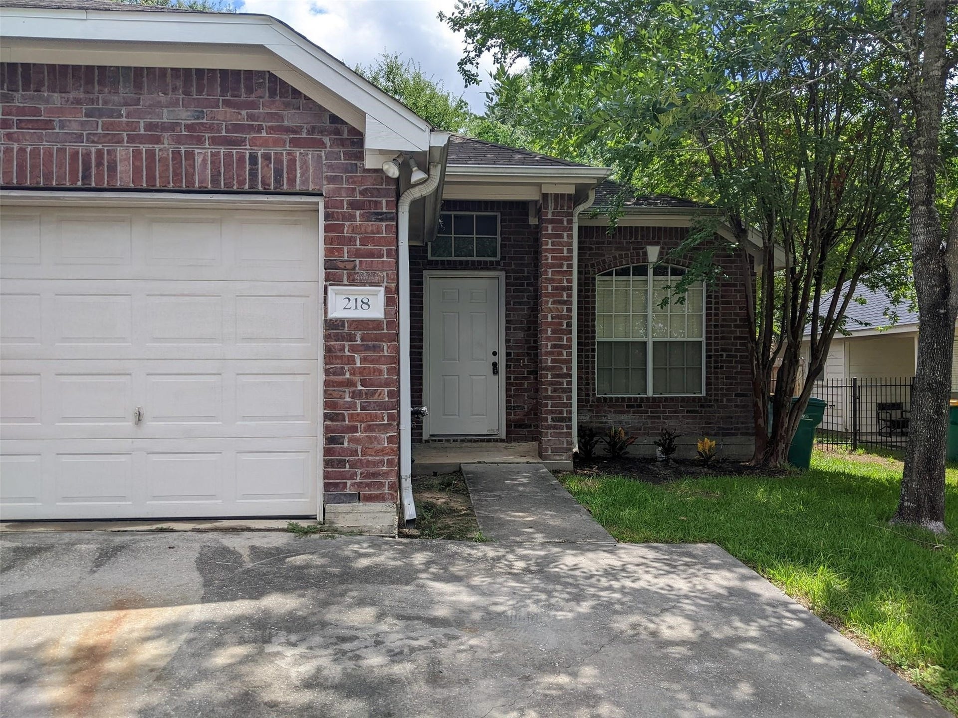 218 Canterbury Drive, Conroe, TX 77303