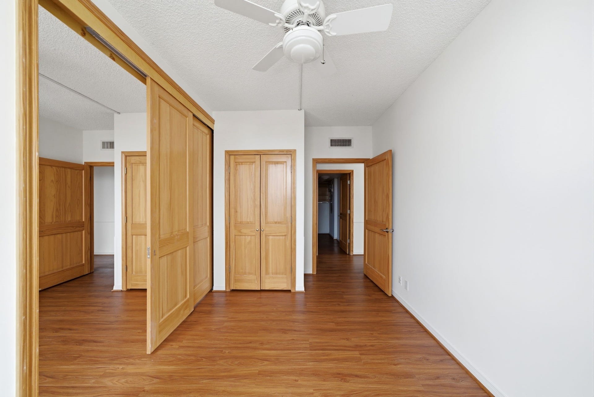 15 Greenway Plaza, #25J, Houston, TX 77046 15 Greenway Plaza, #25J, Houston, TX 77046