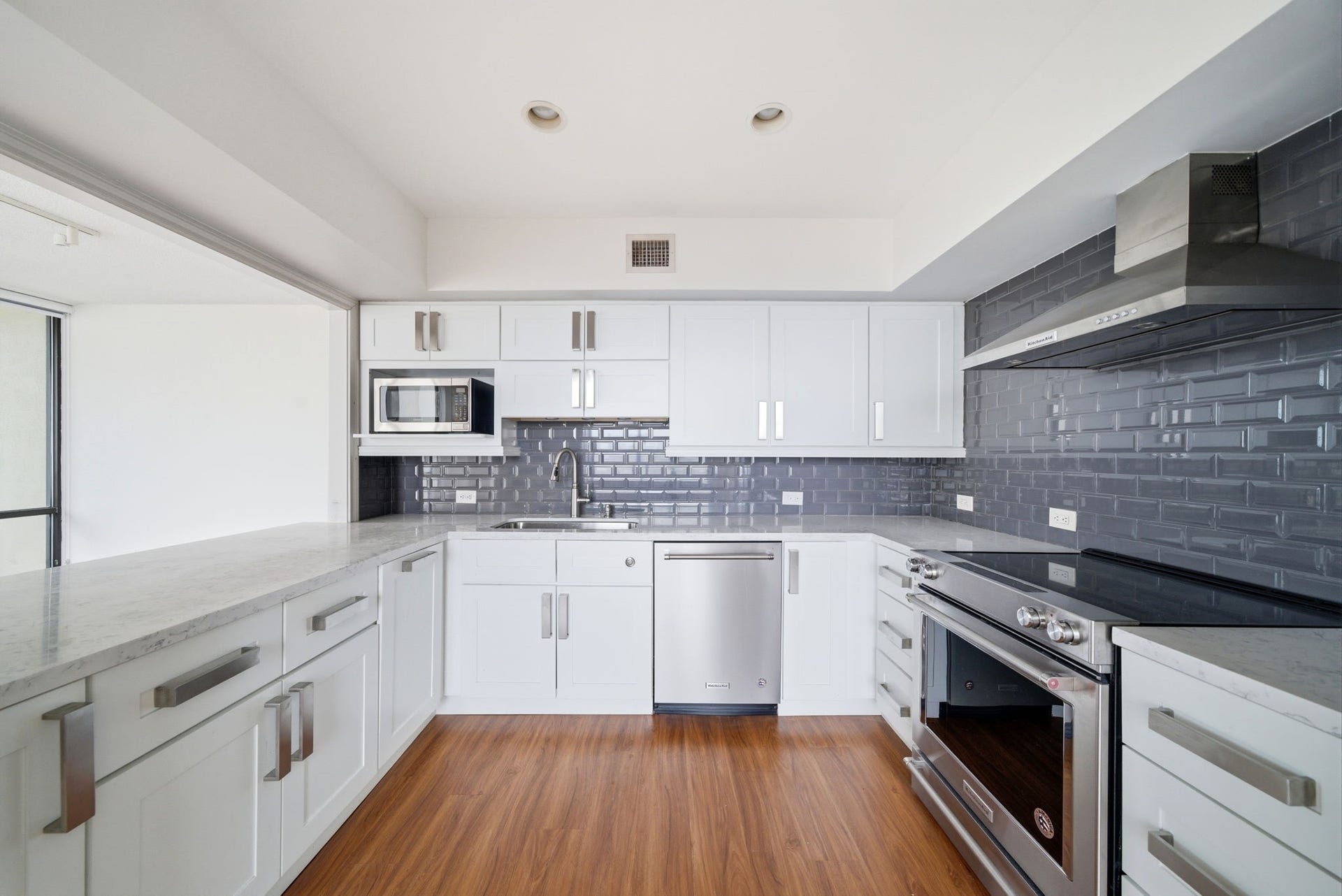 15 Greenway Plaza, #25J, Houston, TX 77046 15 Greenway Plaza, #25J, Houston, TX 77046