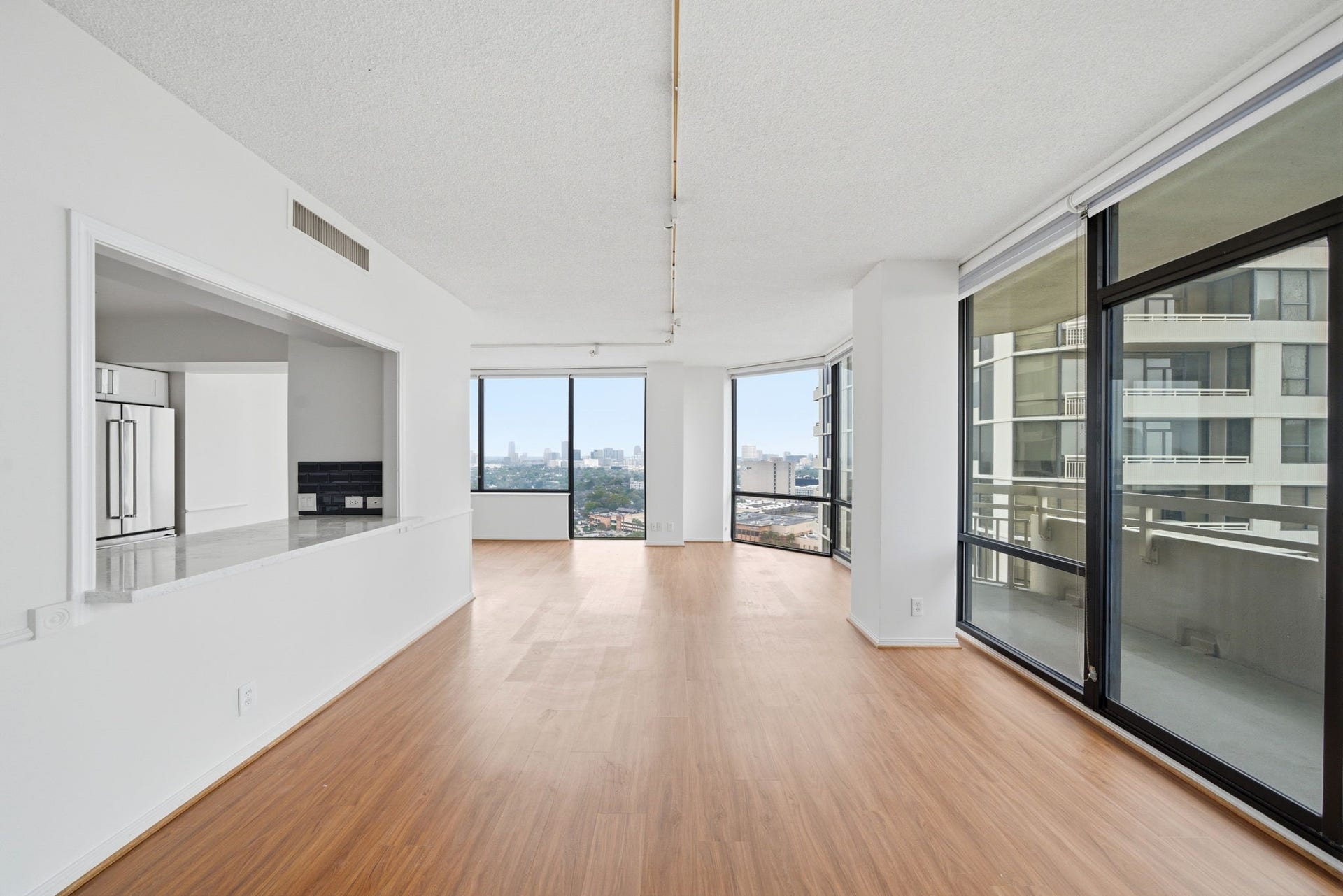 15 Greenway Plaza, #25J, Houston, TX 77046 15 Greenway Plaza, #25J, Houston, TX 77046