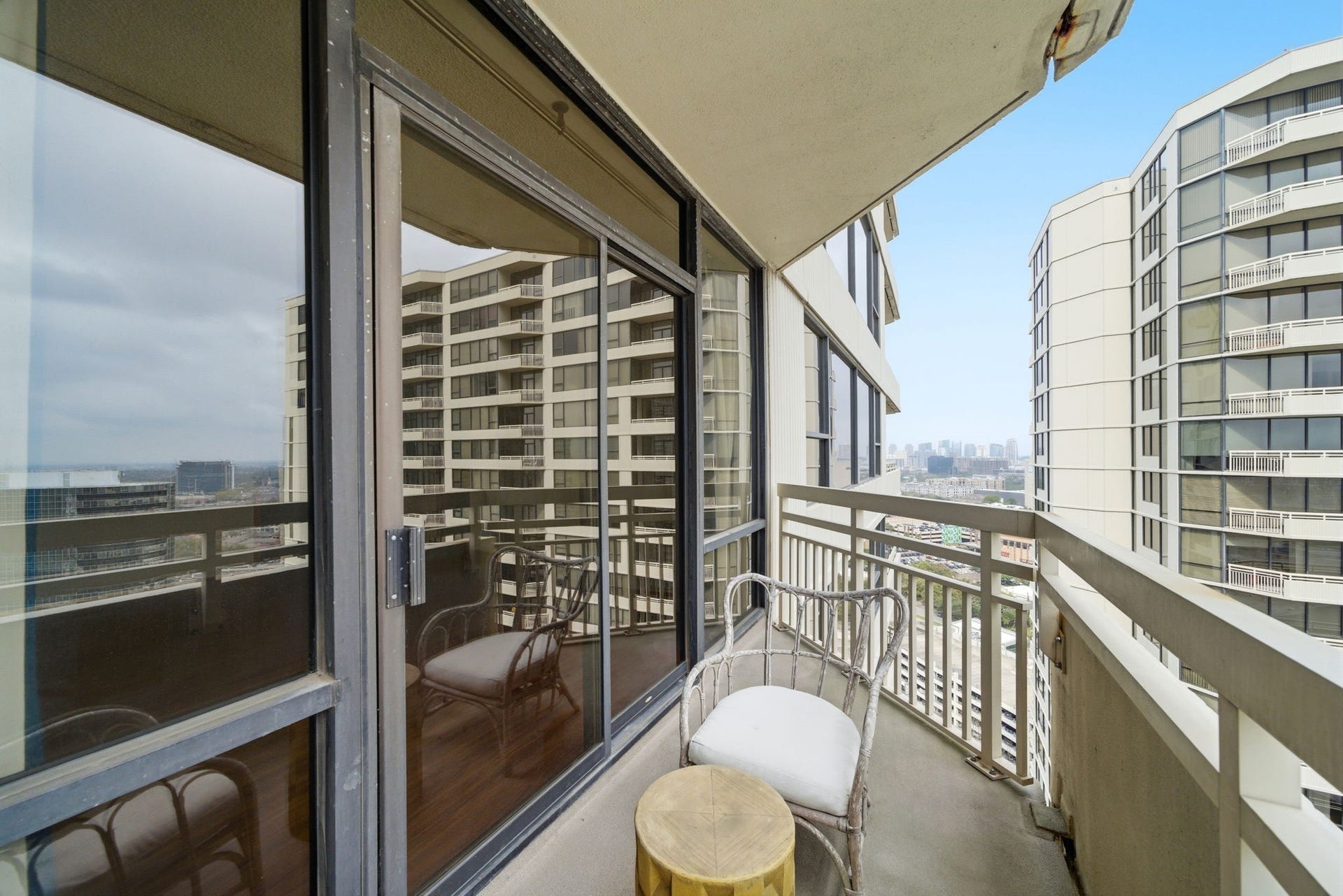 15 Greenway Plaza, #25J, Houston, TX 77046 15 Greenway Plaza, #25J, Houston, TX 77046