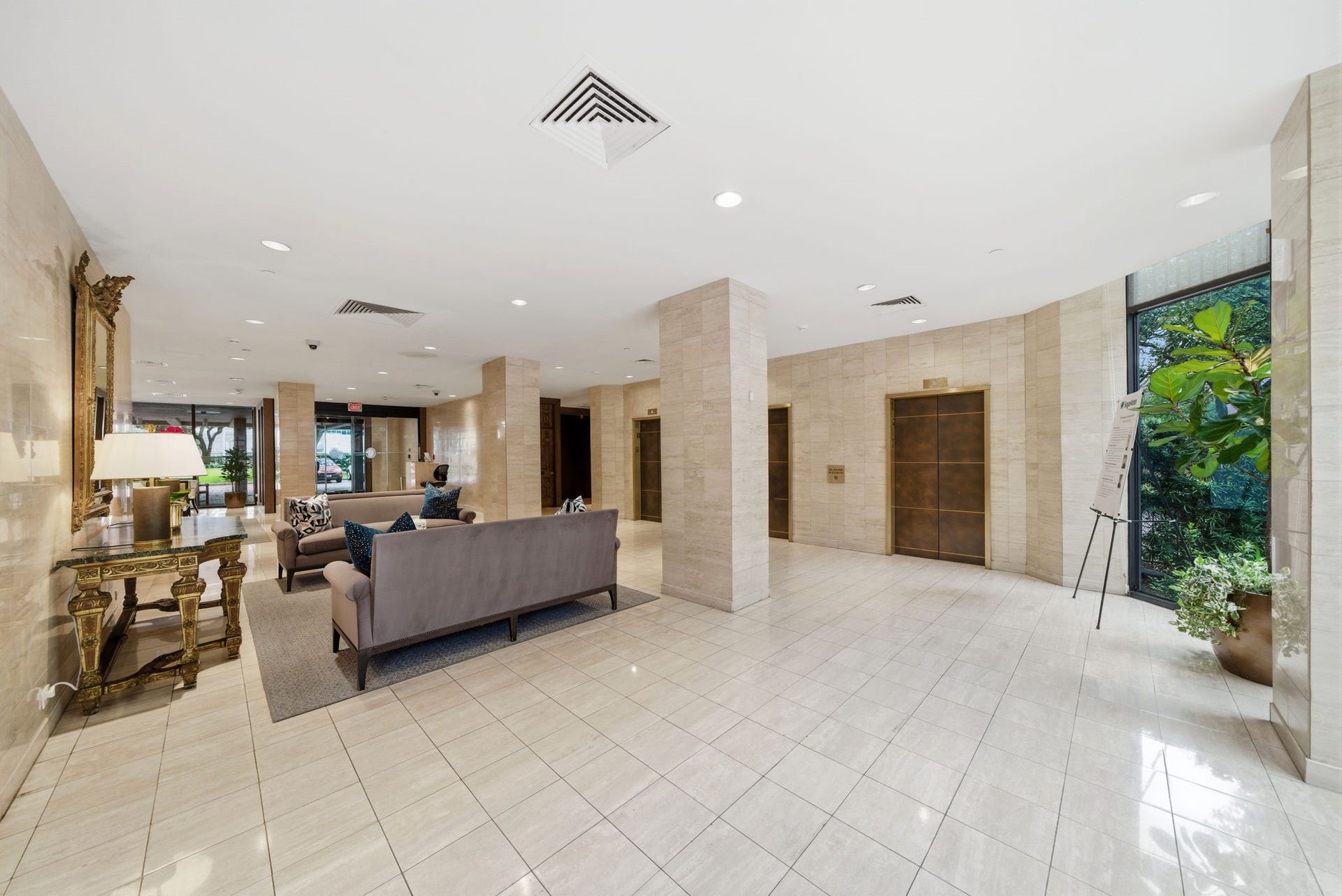 15 Greenway Plaza, #25J, Houston, TX 77046 15 Greenway Plaza, #25J, Houston, TX 77046