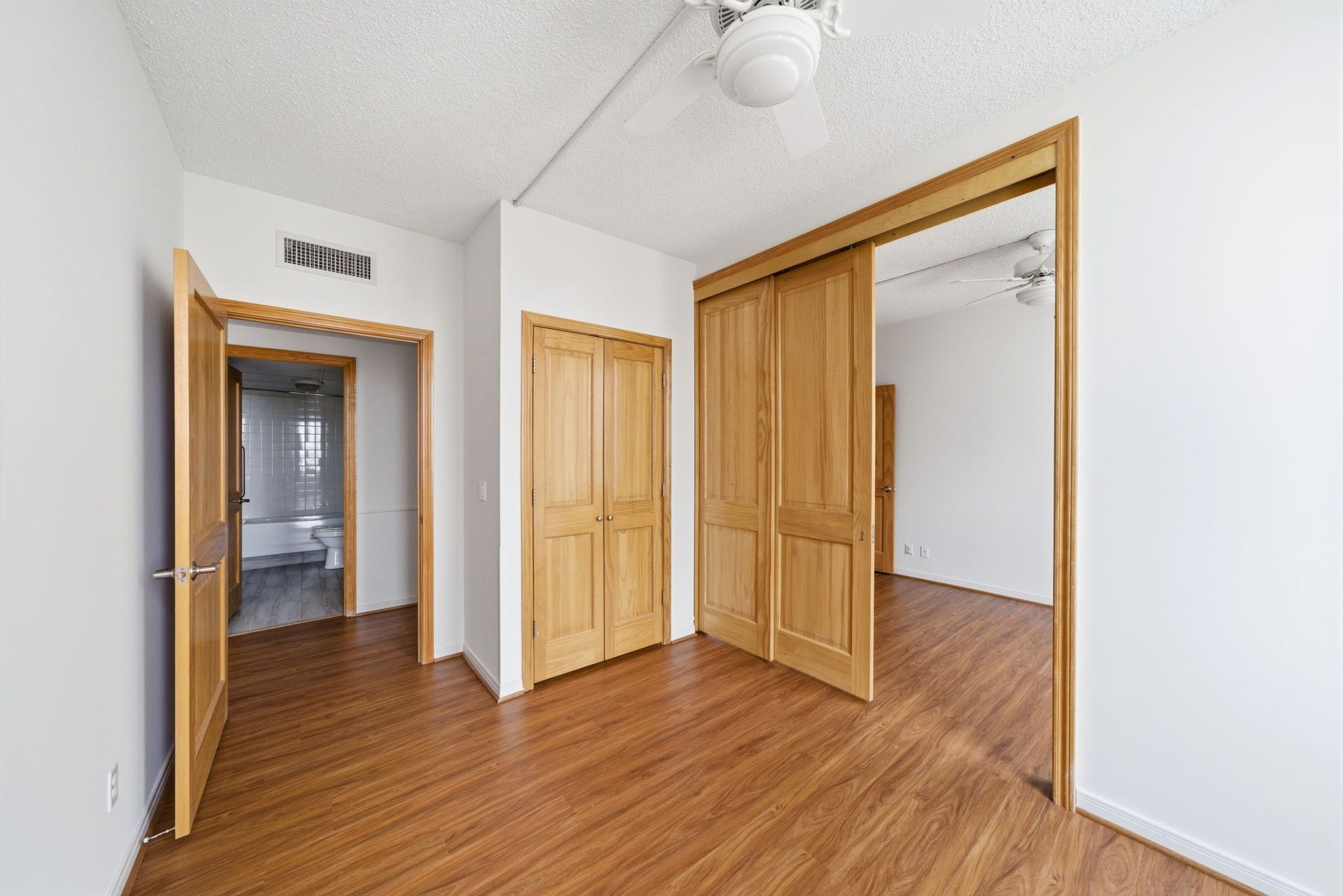 15 Greenway Plaza, #25J, Houston, TX 77046 15 Greenway Plaza, #25J, Houston, TX 77046