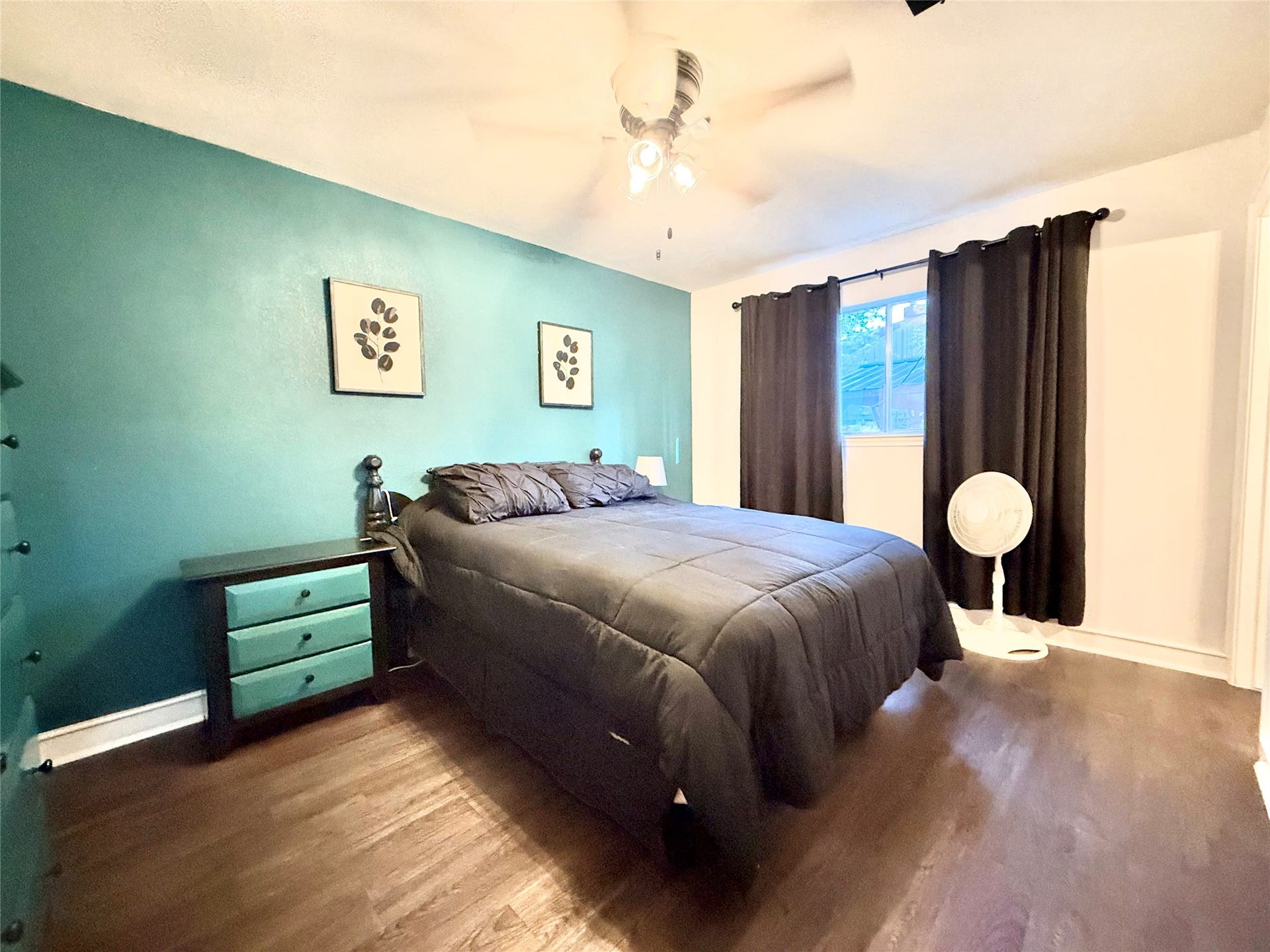 2133 Greenlee Lane, Dickinson, TX 77539 Ample size as you can see