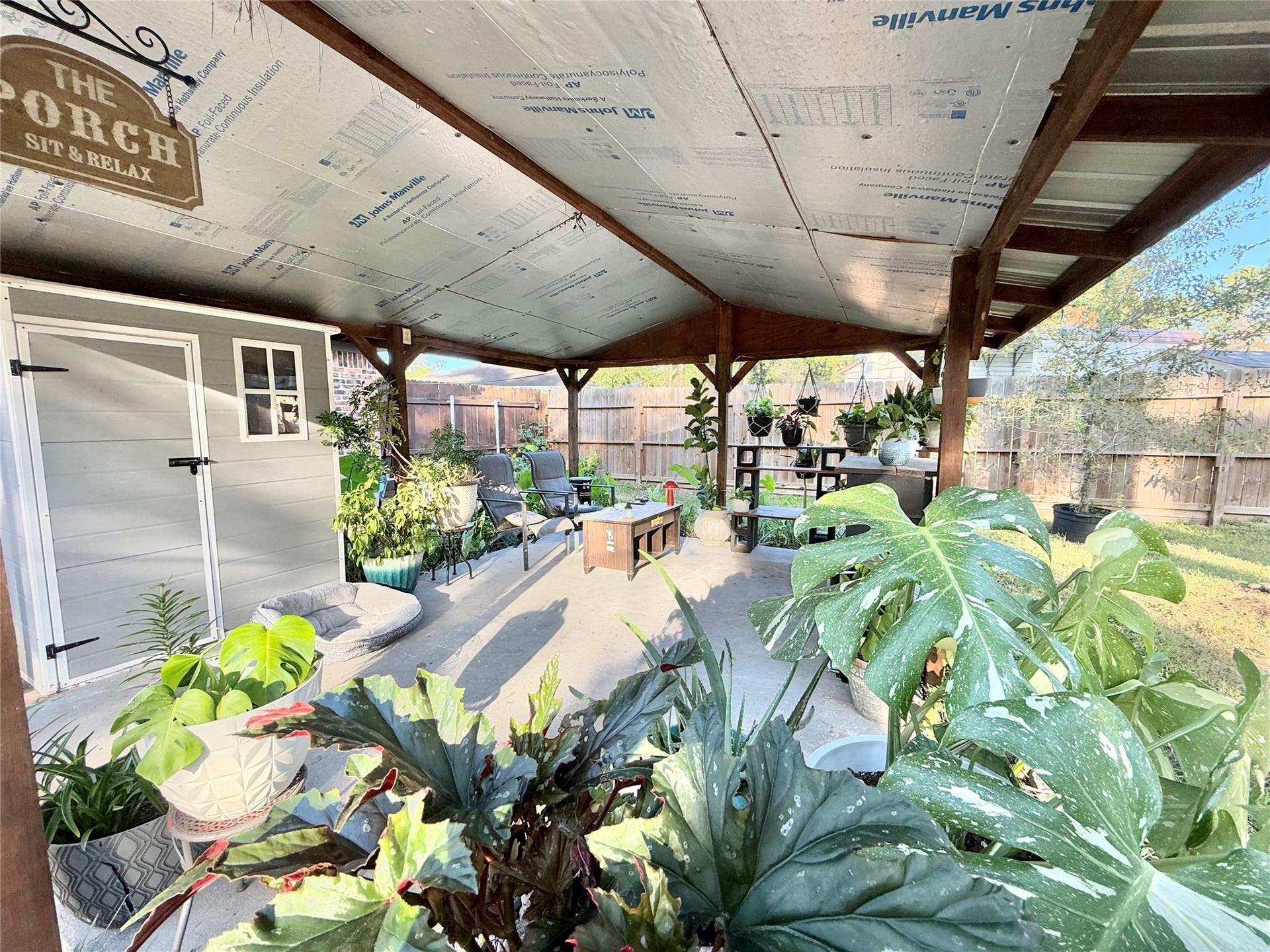 2133 Greenlee Lane, Dickinson, TX 77539 Have a green thumb?