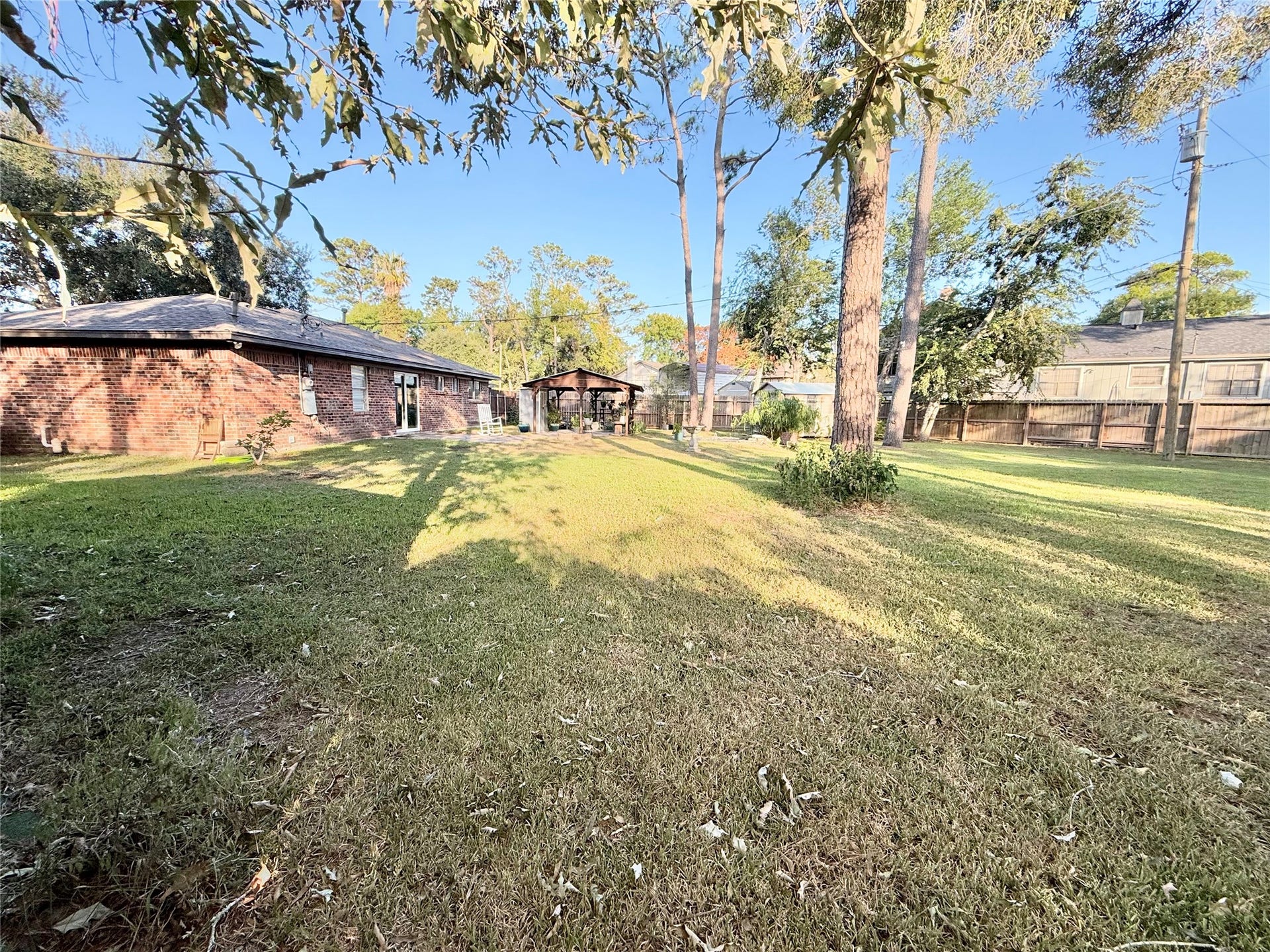 2133 Greenlee Lane, Dickinson, TX 77539 Kids will have lots of room to play