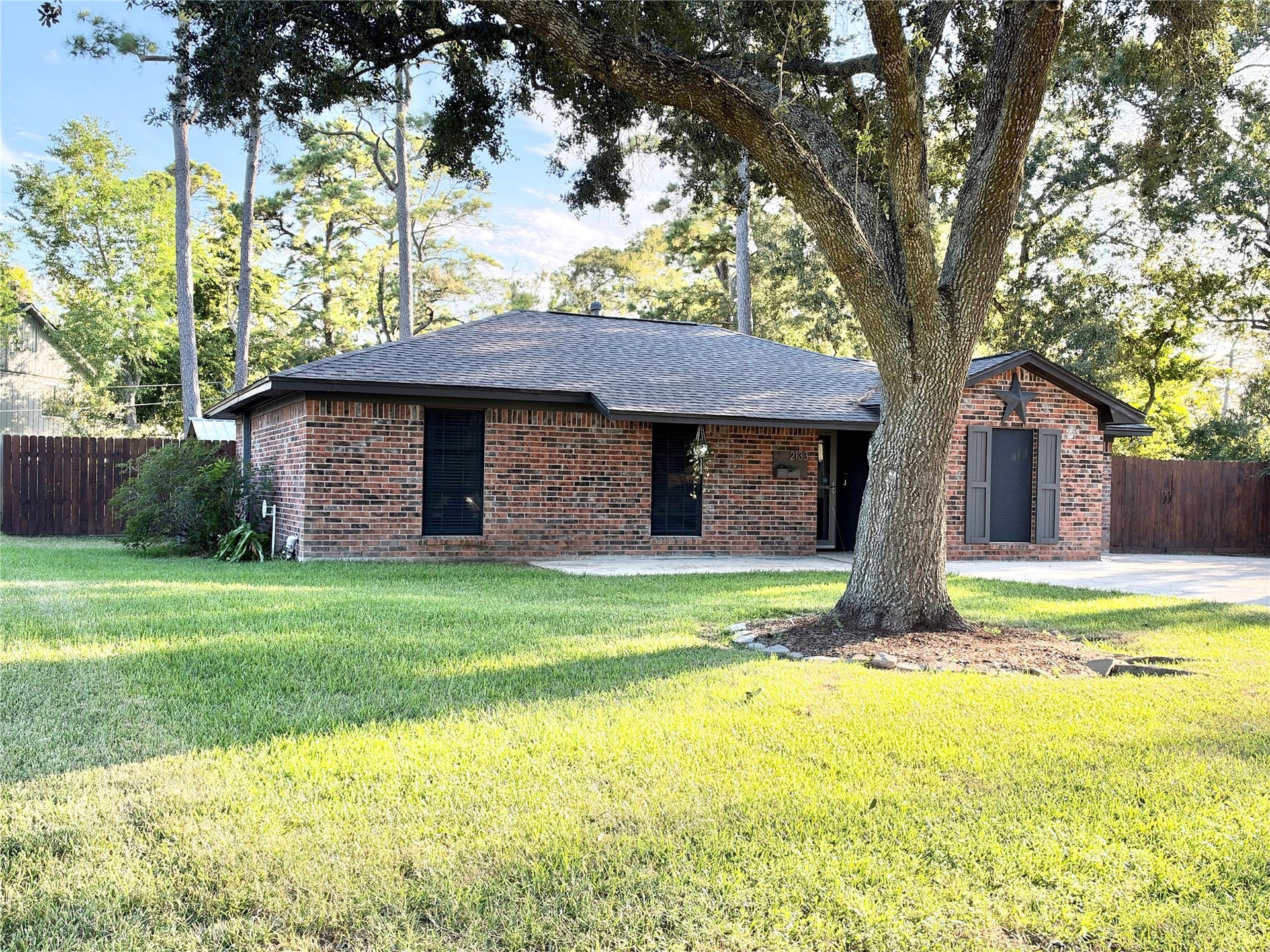 2133 Greenlee Lane, Dickinson, TX 77539 This place is wonderful and at a value price!