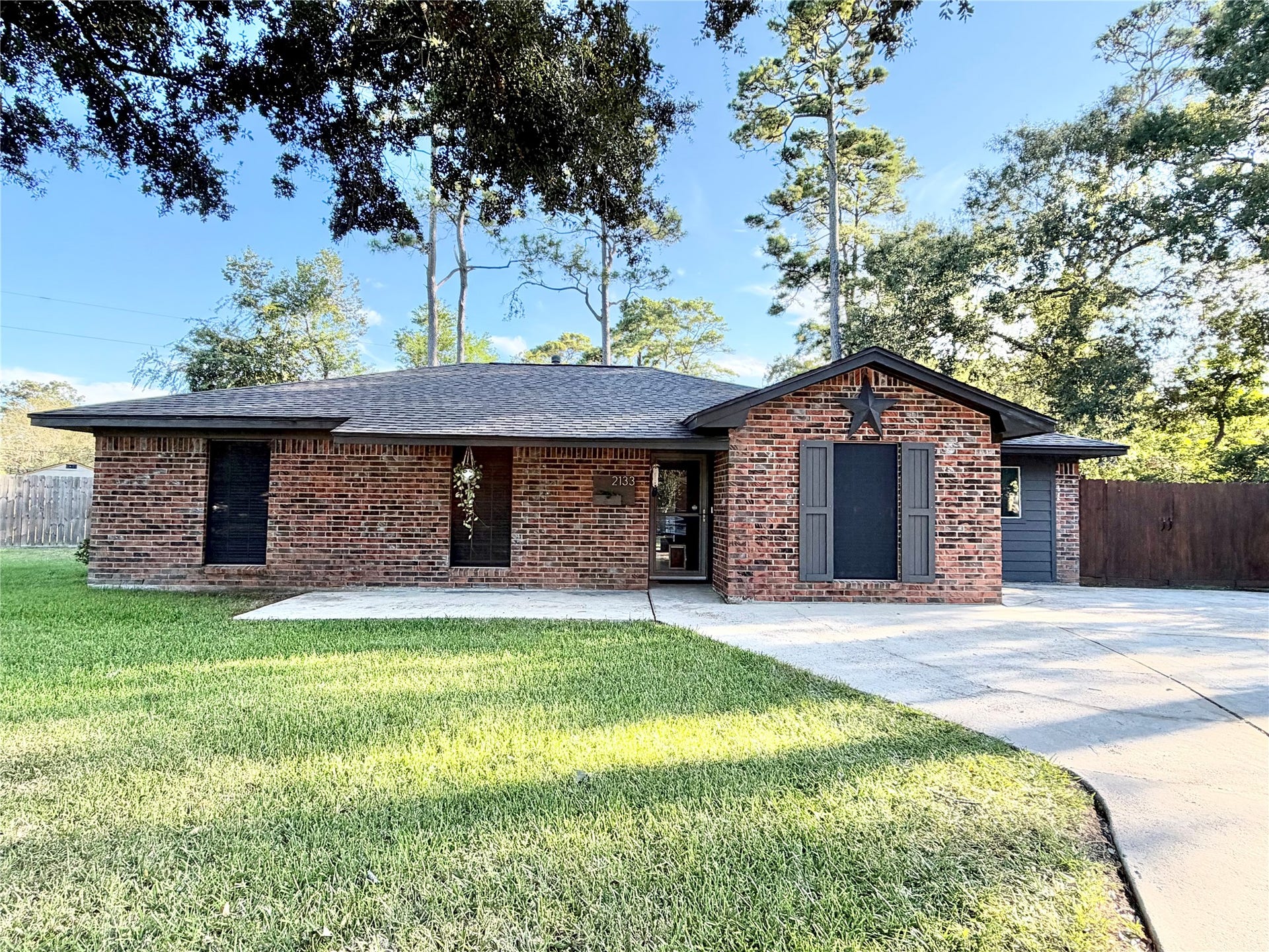 2133 Greenlee Lane, Dickinson, TX 77539 2133 Greenlee Lane, Dickinson, TX 77539