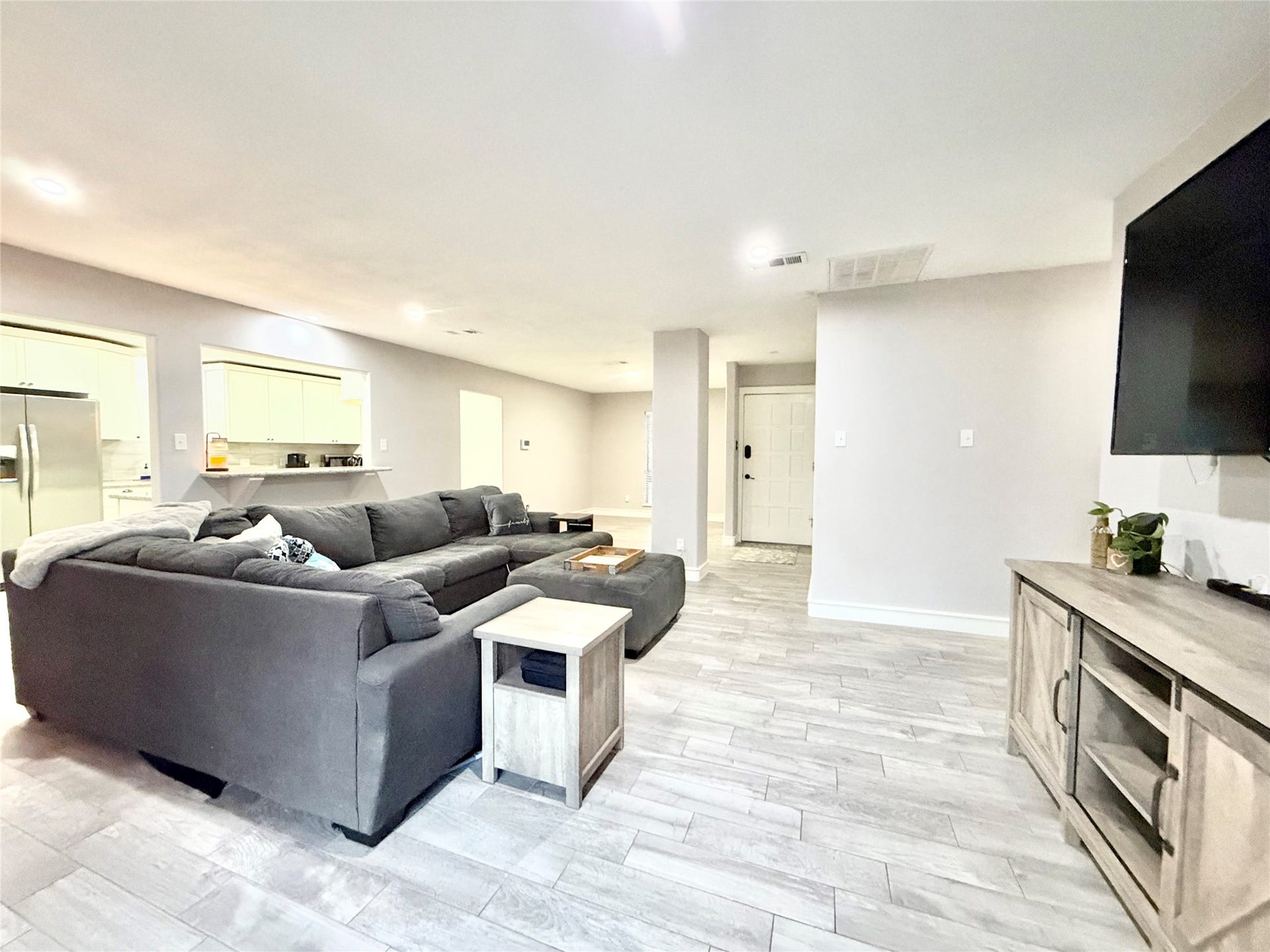 2133 Greenlee Lane, Dickinson, TX 77539 Large family room