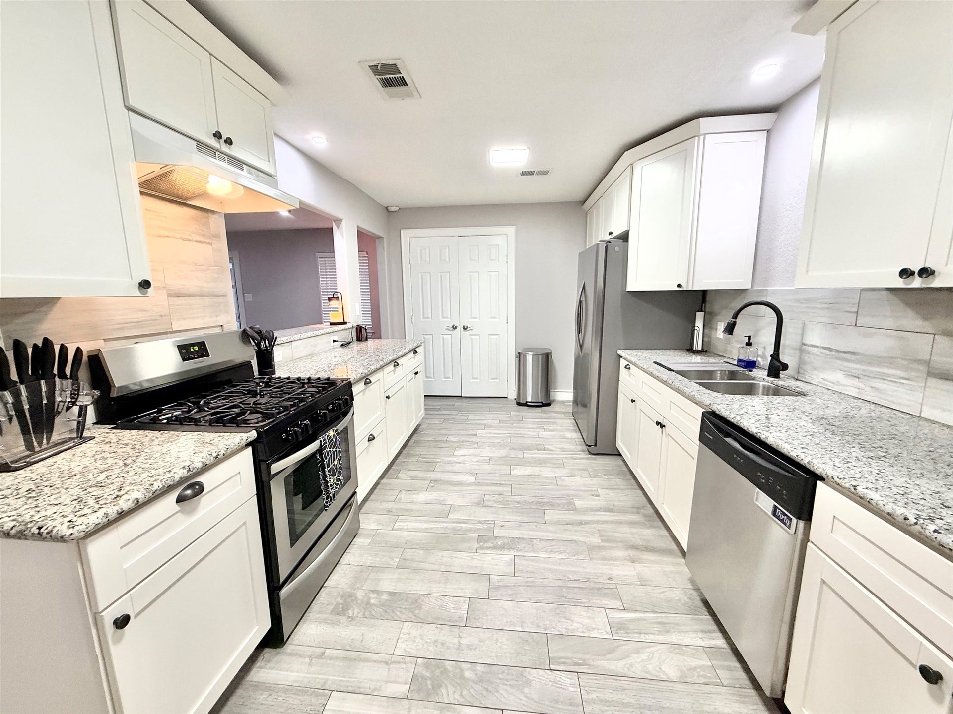 2133 Greenlee Lane, Dickinson, TX 77539 2133 Greenlee Lane, Dickinson, TX 77539