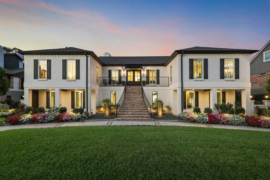 Property photo for 18607 Point Lookout Drive, Nassau Bay, TX