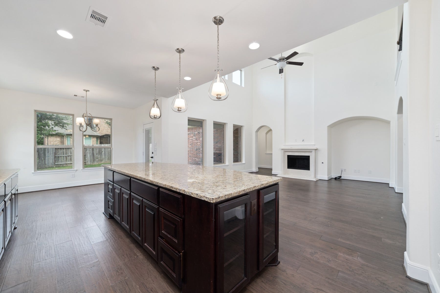 11103 Dowbeck Avenue, Richmond, TX 77407 More ample natural light from multiple windows, leading to a bright breakfast area for family gatherings.