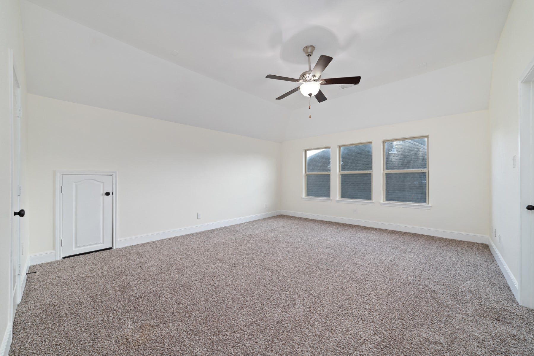 11103 Dowbeck Avenue, Richmond, TX 77407 Upstairs, the spacious game room provides the perfect place for family gatherings, game nights, or simply relaxing together