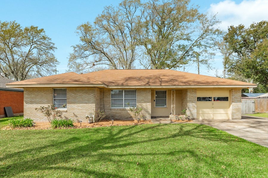 Property photo for 2109 N Tinsley Street, Angleton, TX