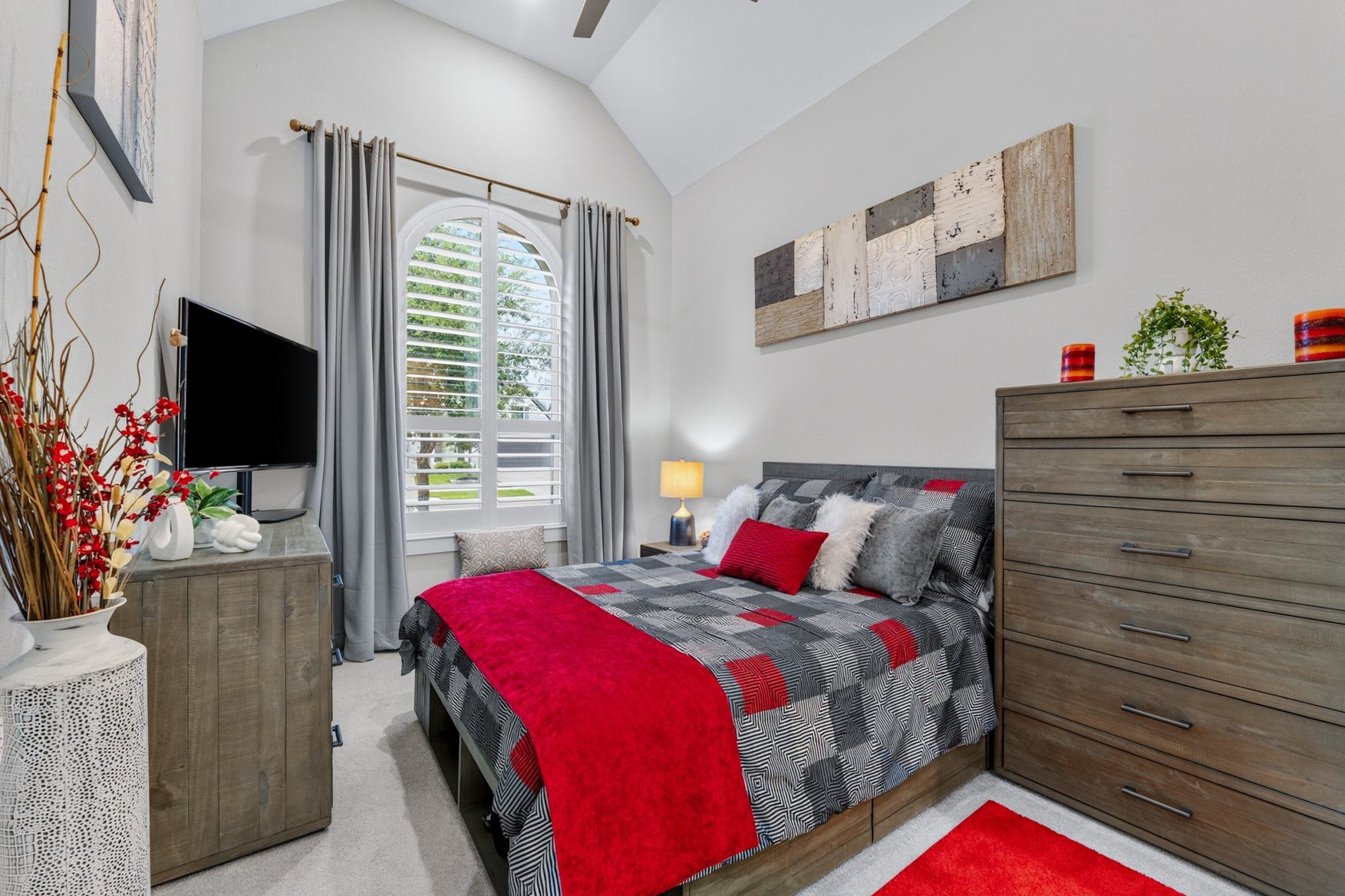 2214 Almond Creek Lane, Fulshear, TX 77423 This guest suite complete with its own full bathroom offers its "resident" privacy at the front of the home, separate from common areas and the other bedrooms. An arched window adds charm!