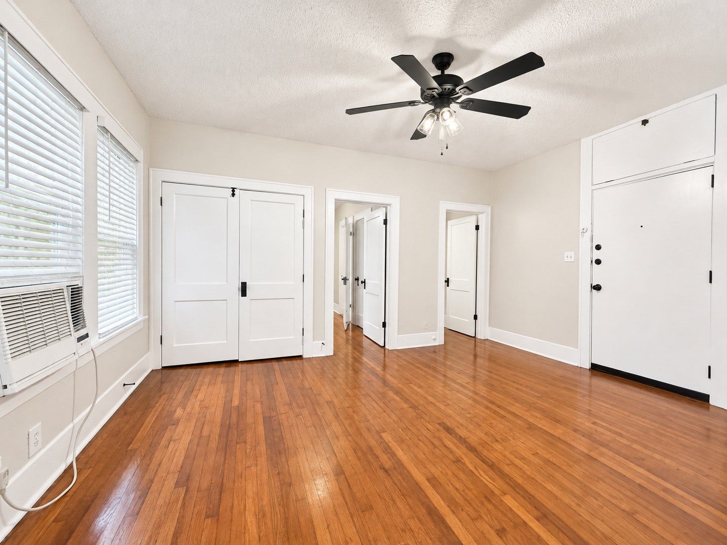 1126 Berthea Street, #4, Houston, TX 77006 1126 Berthea Street, #4, Houston, TX 77006