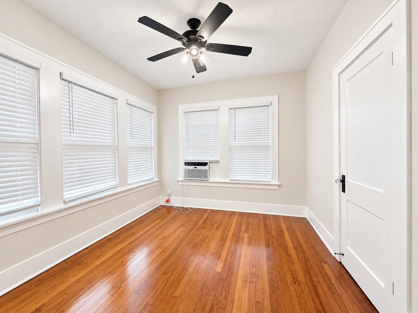 1126 Berthea Street, #4, Houston, TX 77006 1126 Berthea Street, #4, Houston, TX 77006