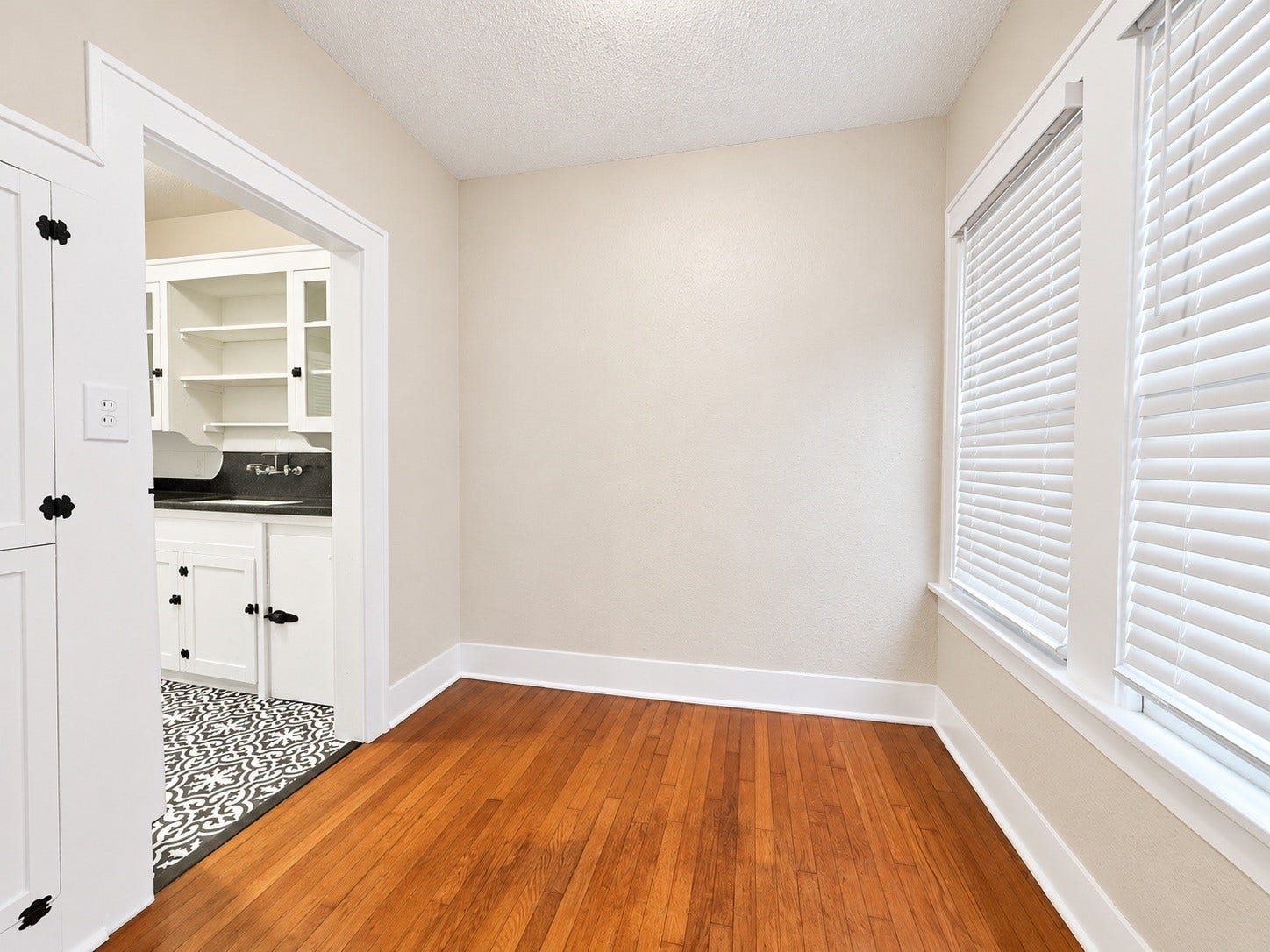 1126 Berthea Street, #4, Houston, TX 77006 1126 Berthea Street, #4, Houston, TX 77006