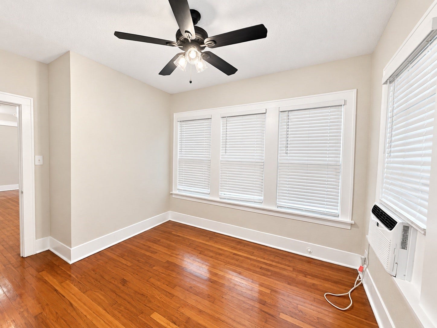 1126 Berthea Street, #4, Houston, TX 77006 1126 Berthea Street, #4, Houston, TX 77006