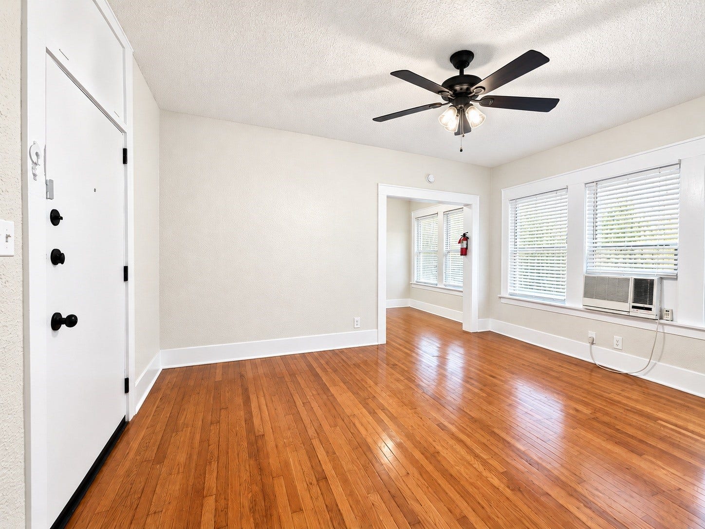 1126 Berthea Street, #4, Houston, TX 77006 1126 Berthea Street, #4, Houston, TX 77006