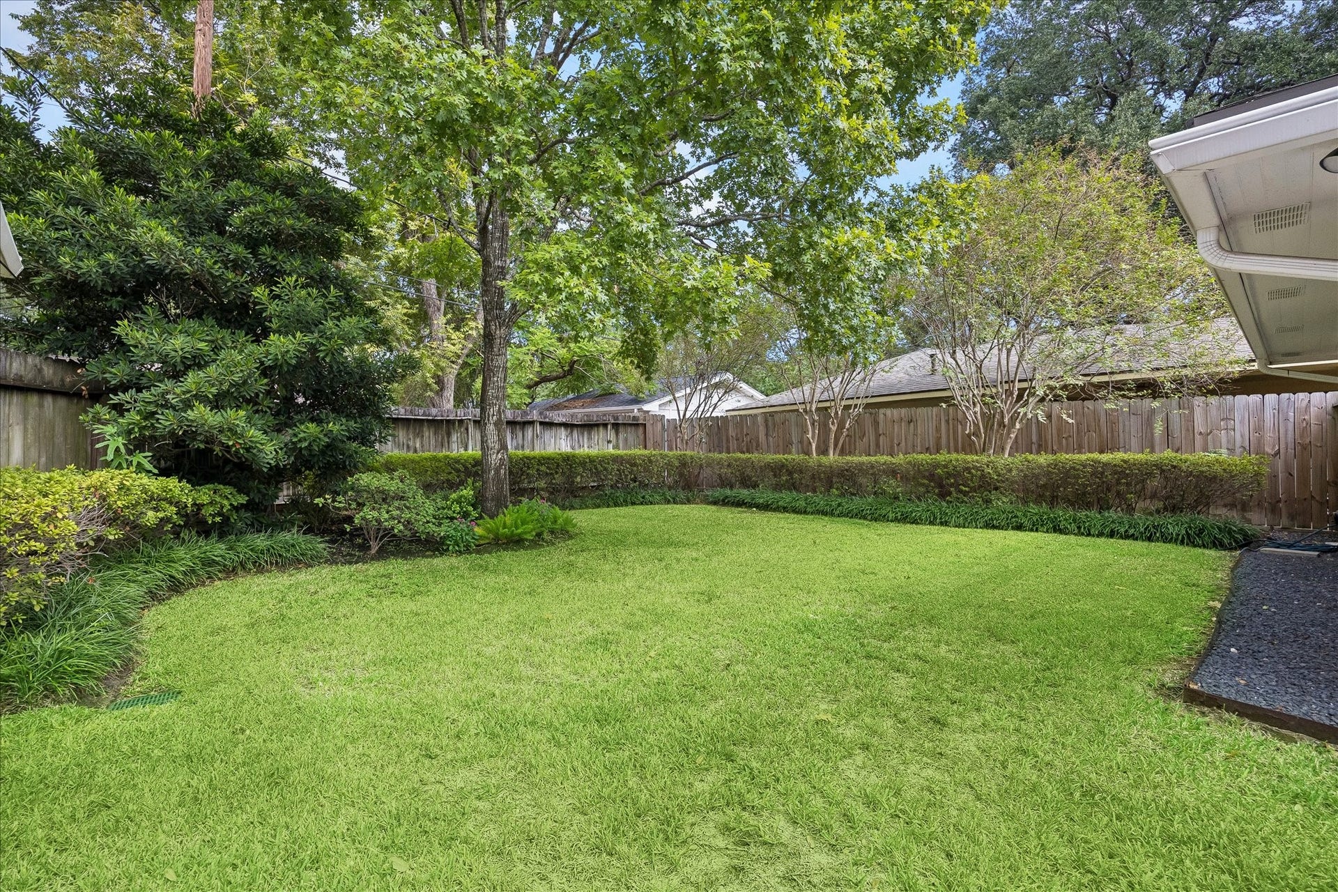10050 Wickersham Lane, Houston, TX 77042