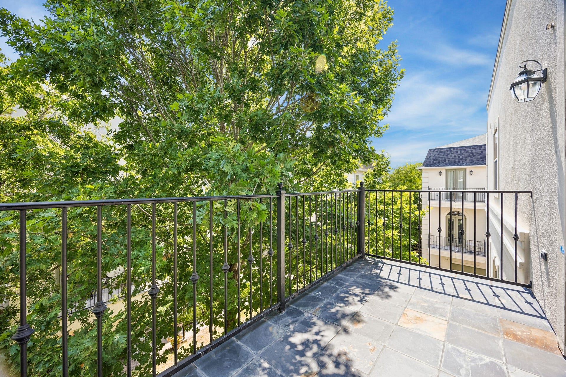 1477 Missouri Street, Houston, TX 77006 Private balcony off the primary bedroom overlooking the tree-lined surroundings.