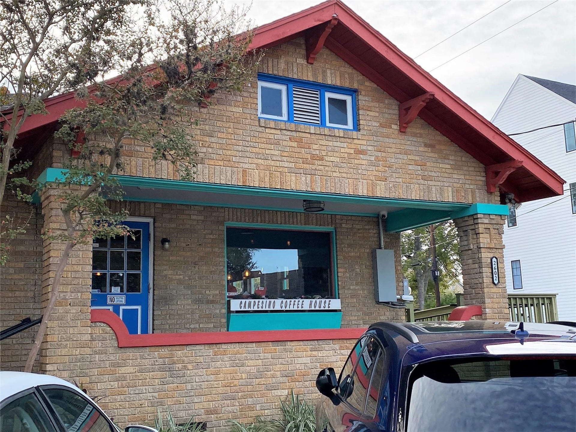 1477 Missouri Street, Houston, TX 77006 With a Walk Score of 95, there are so many nightlife spots, outstanding restaurants and coffee shops nearby. Just a few blocks away is Campesino Coffee House.