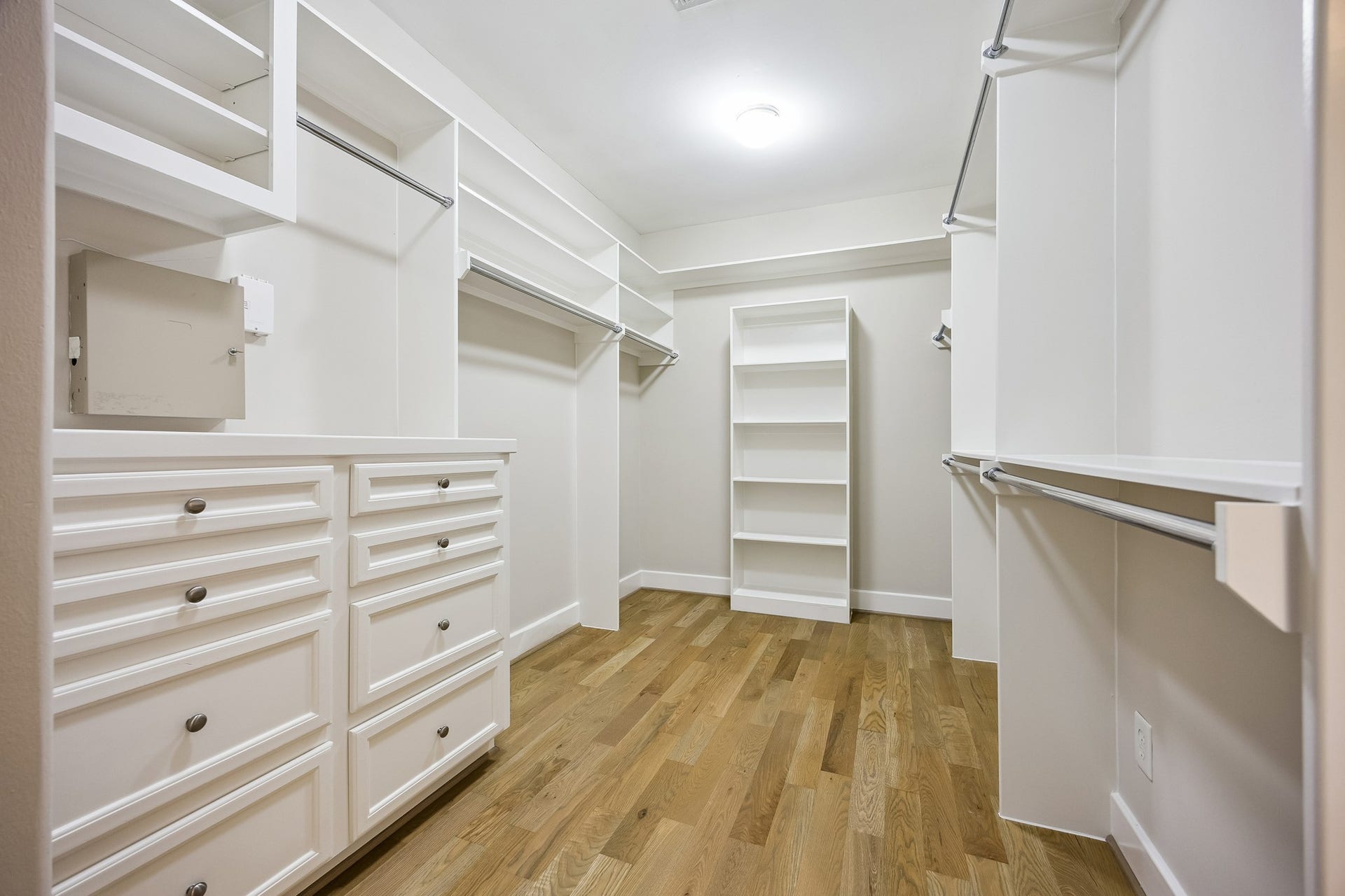 1477 Missouri Street, Houston, TX 77006 Generous primary walk-in closet with built-in drawers, shelving and hanging space.