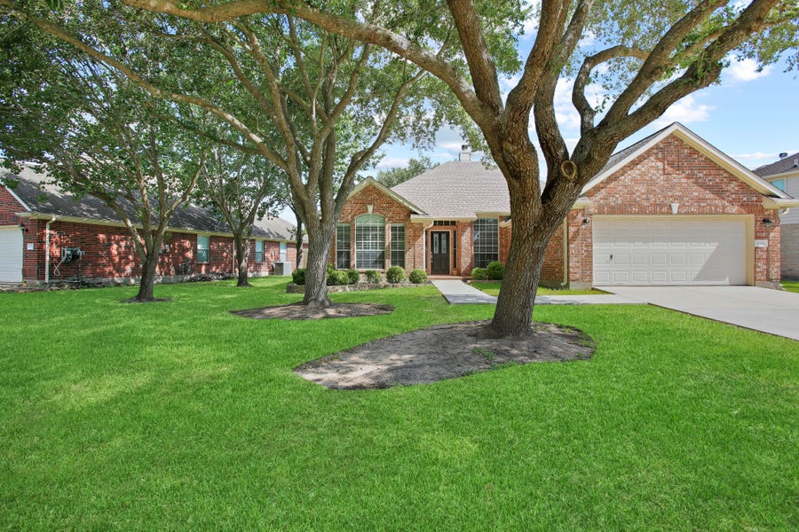 Property photo for 8305 Spinnaker Bay Lane, Pearland, TX