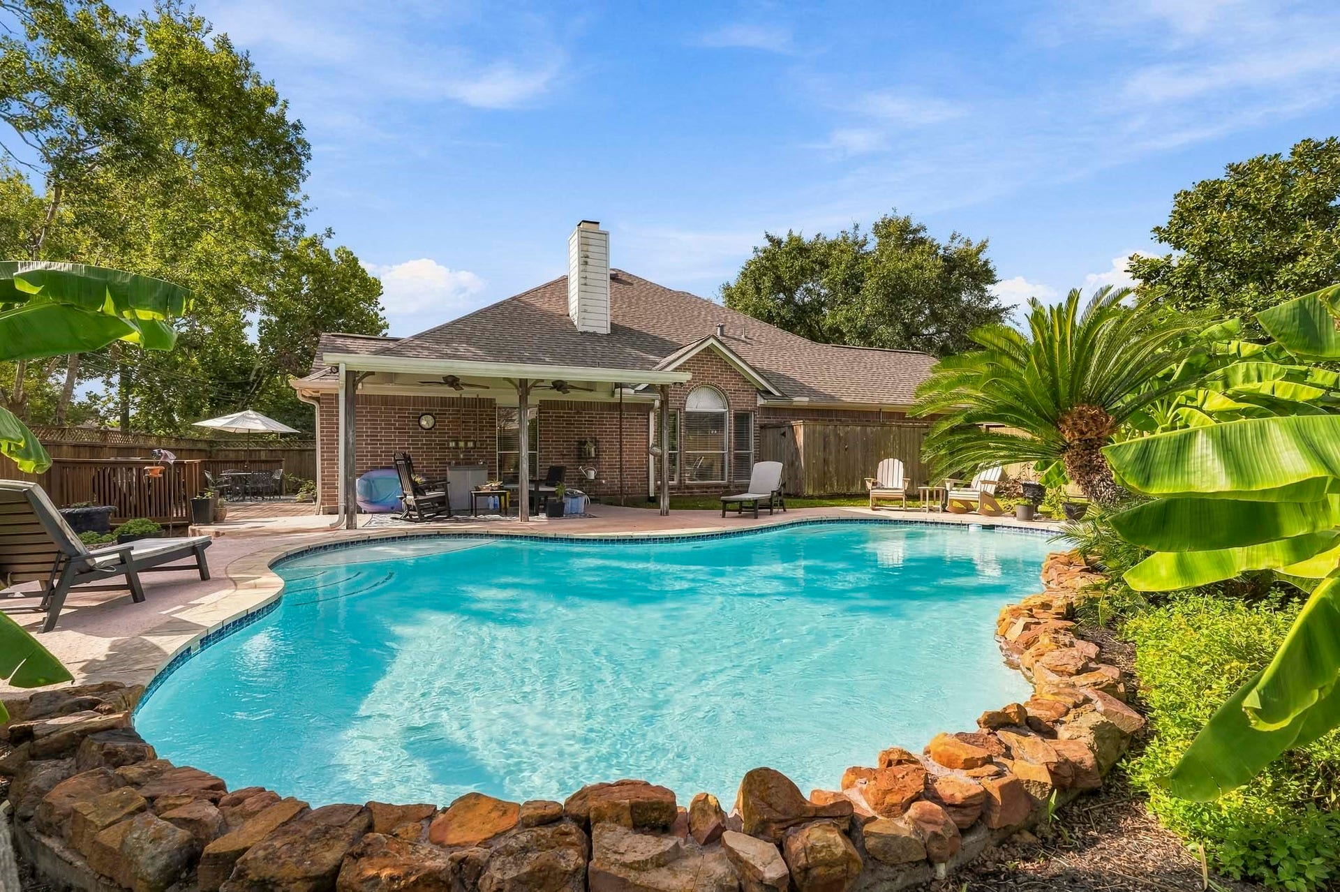 3905 Kimberly Drive, Pearland, TX 77581 Welcome to 3905 Kimberly Drive!