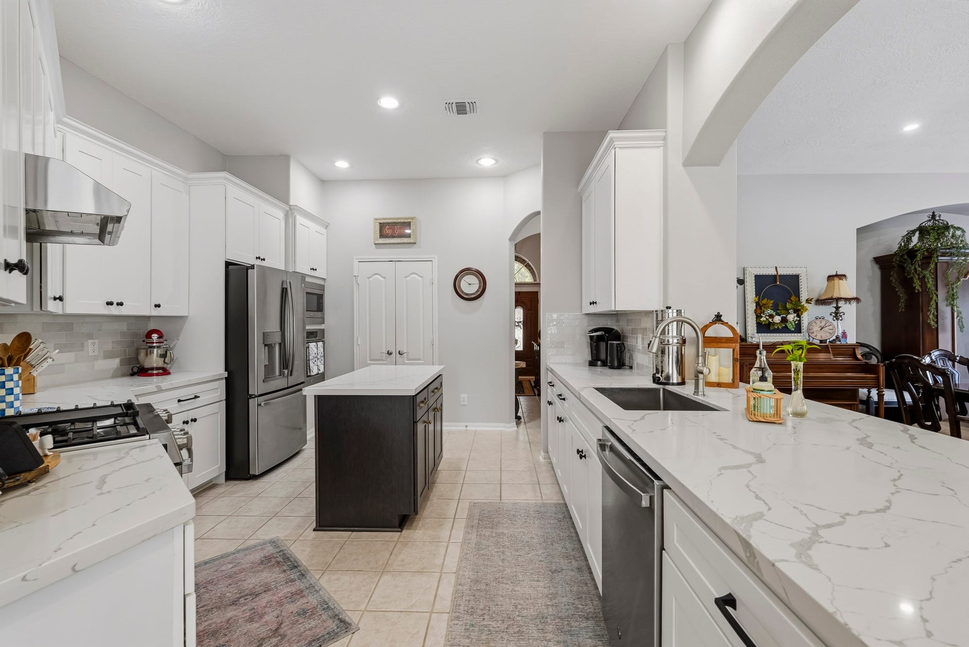 3905 Kimberly Drive, Pearland, TX 77581 Large, remodeled island kitchen overlooking living and dining spaces