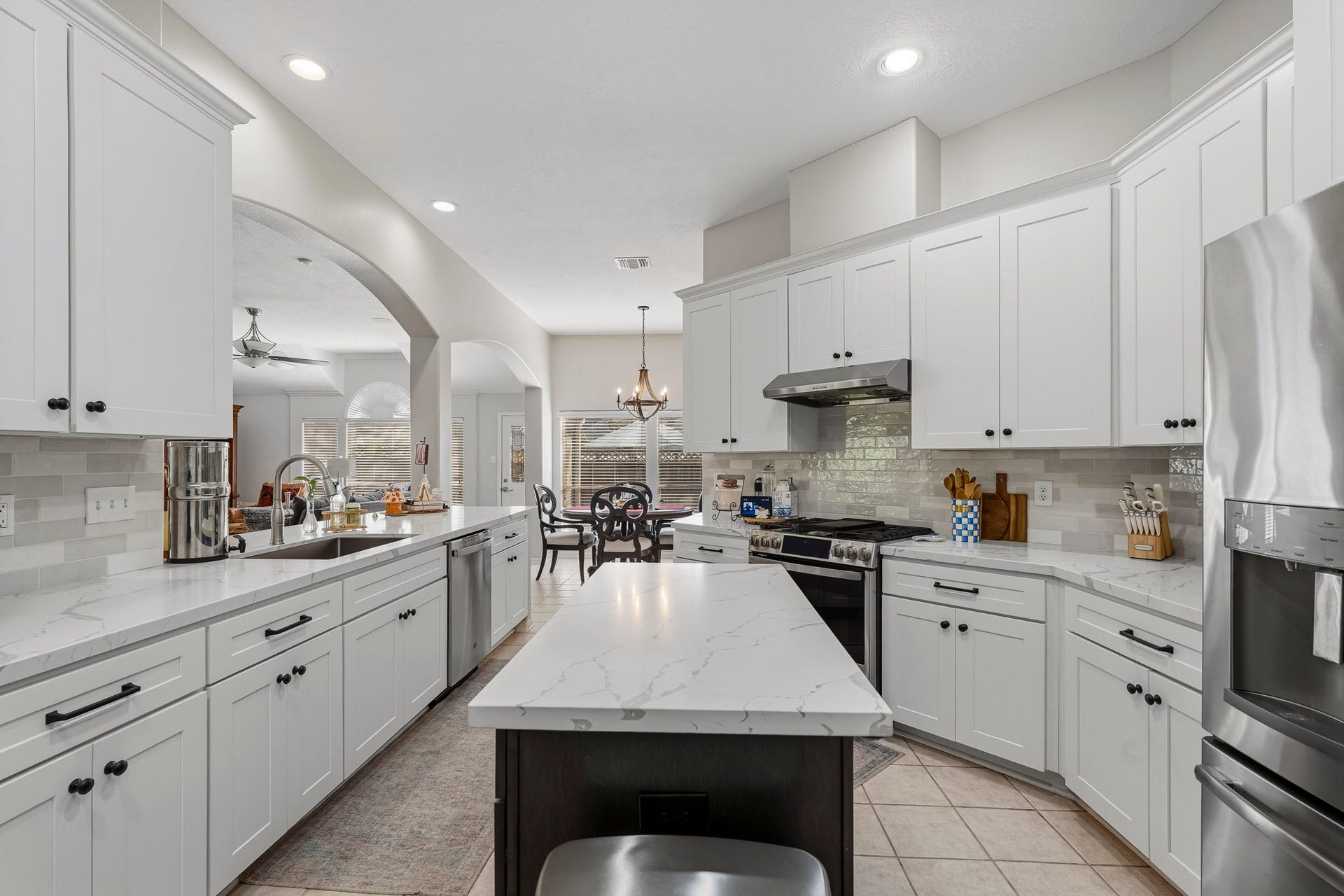 3905 Kimberly Drive, Pearland, TX 77581 Remodeled oversized kitchen