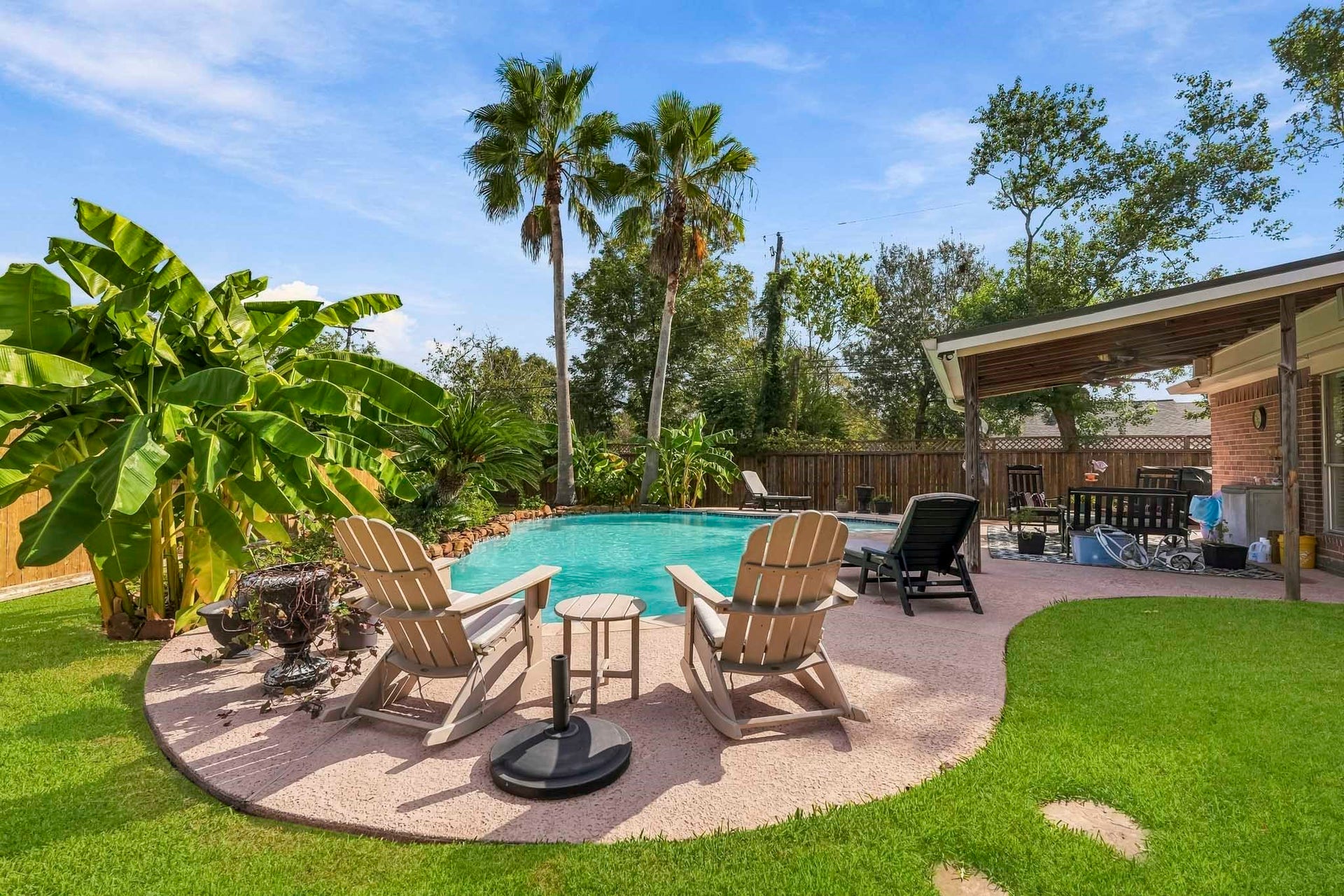 3905 Kimberly Drive, Pearland, TX 77581 Imagine year round evenings sitting by the water